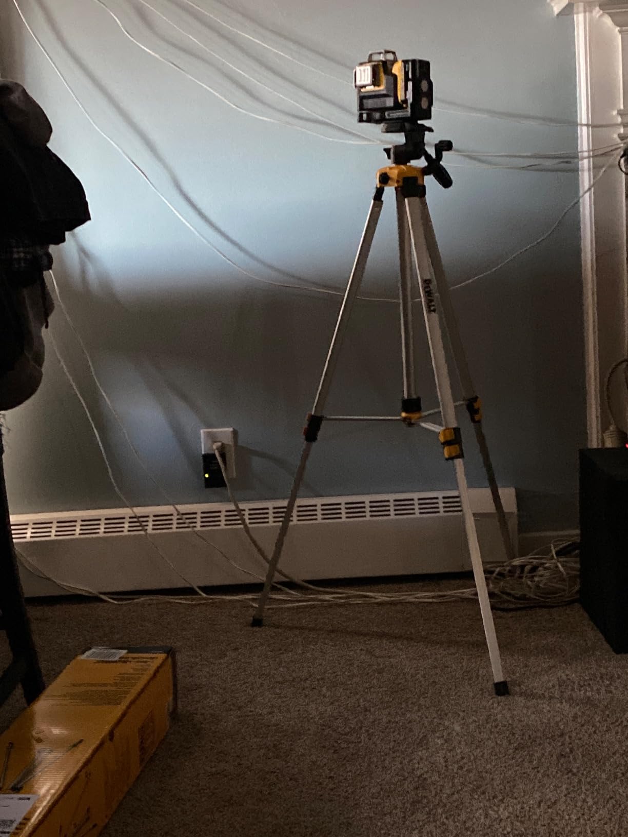 DEWALT Laser Level Tripod, ¼ x 20 Thread Mount, Collapsible Legs, Non-Skid Feet, Carrying Pouch Included (DW0881T) customer photo 1