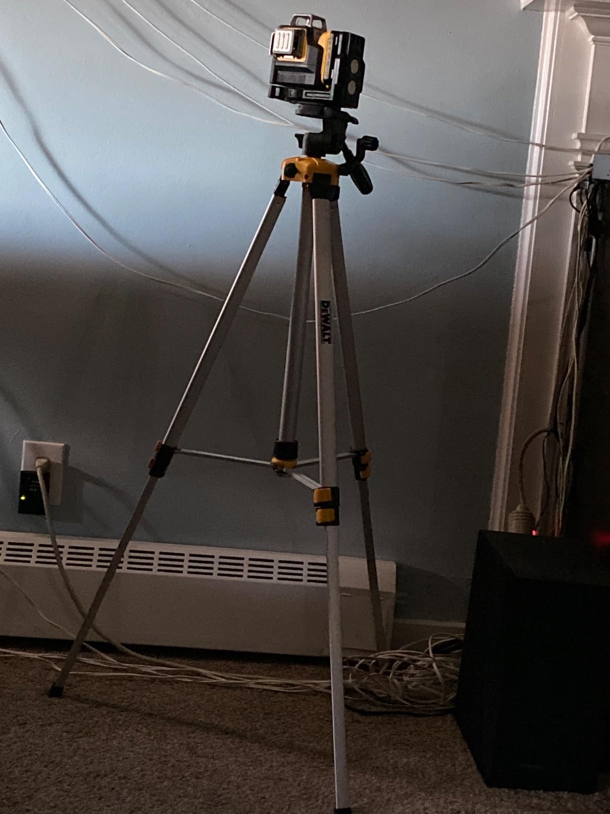 DEWALT Laser Level Tripod, ¼ x 20 Thread Mount, Collapsible Legs, Non-Skid Feet, Carrying Pouch Included (DW0881T) customer photo 2