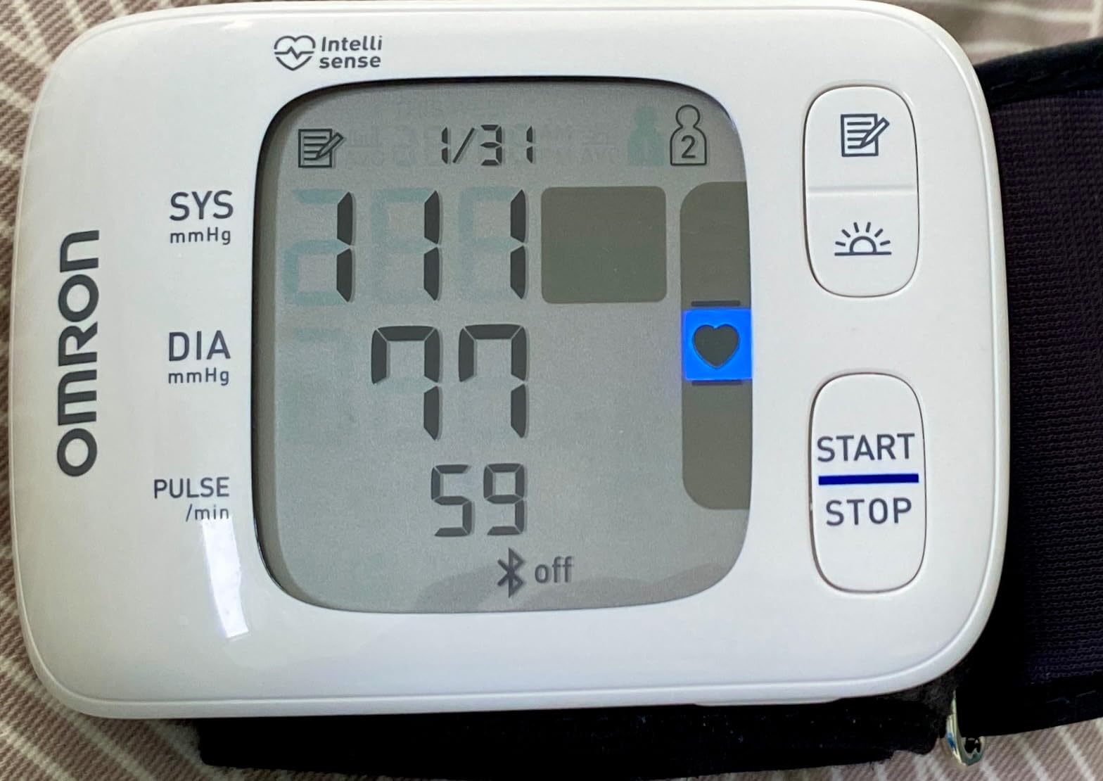 OMRON Gold Wireless Wrist Blood Pressure Monitor for Home Use - #1 Doctor & Pharmacist Recommended Brand - Clinically Validated - Connect App customer photo 2