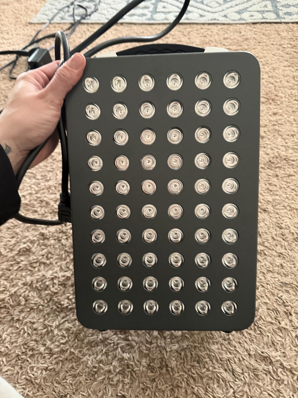 Hooga Red Light Therapy Panel - 660nm Red & 850nm Near Infrared Light Therapy Device, LED Light Therapy Lamp for Face & Body, 60 LEDs, Timer, Stand, Carrying Handle - HG300 customer photo 1