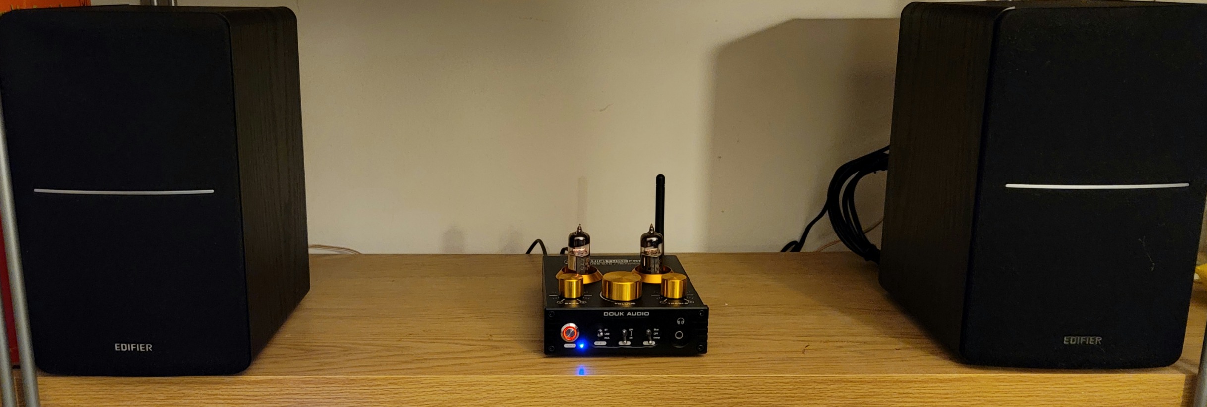 AIYIMA Bluetooth Tube Preamp: HiFi Stereo Preamplifier Receiver | Headphone Amp | USB DAC | Tone Control for Home Theater, Desktop Listening (P1) customer photo 2