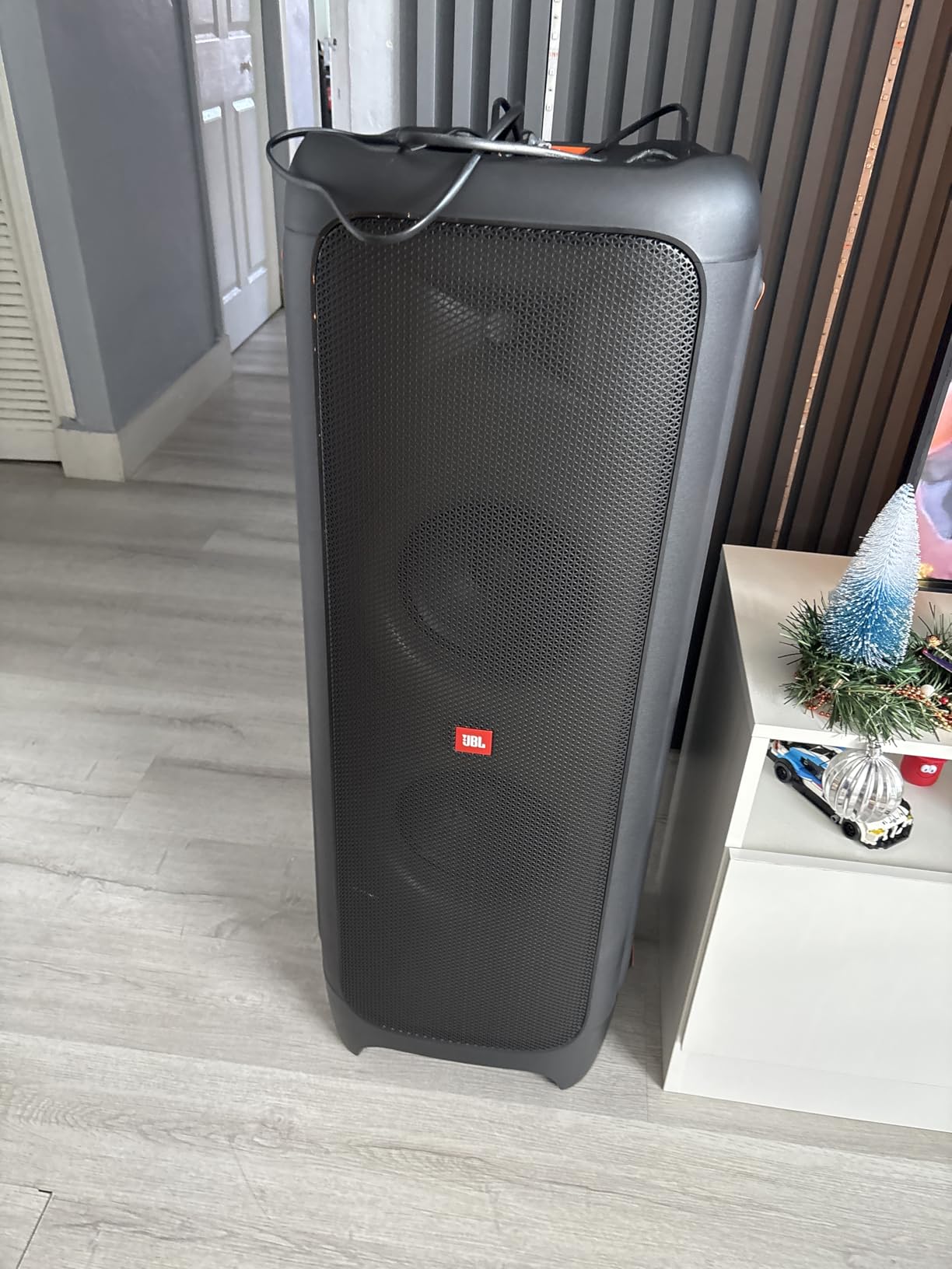 PartyBox 1000 - High Power Wireless Bluetooth Party Speaker, Black customer photo 1