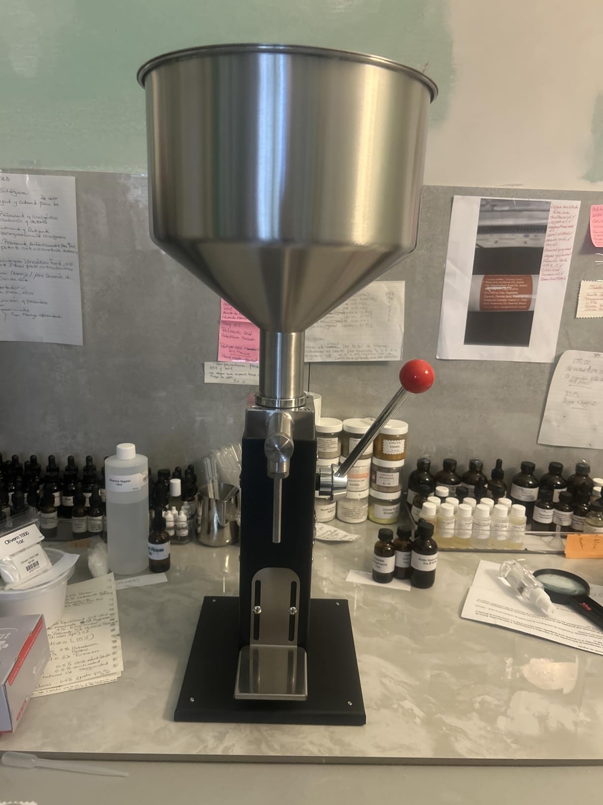 Manual Paste Liquid Filling Machine, Adjustable 5-50ml Bottle Filler A03 customer photo 1