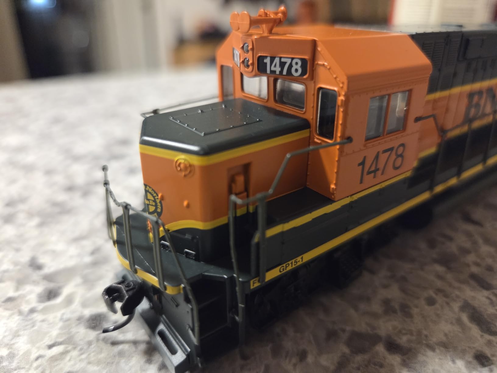 Walthers Trainline EMD GP15-1-Standard DC-Union Pacific(R) (Yellow, Gray, red) 931-2505 HO Scale Model Railroad - Locomotive Model customer photo 2