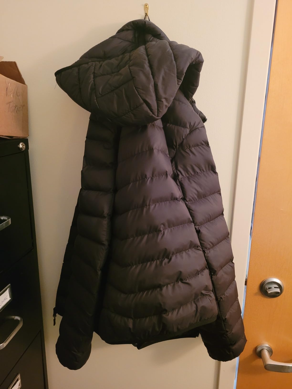 Venustas Unisex Heated Jacket with Battery Pack, Lightweight Water-Resistant Heated Coat for Women & Men with Detachable Hood customer photo 2