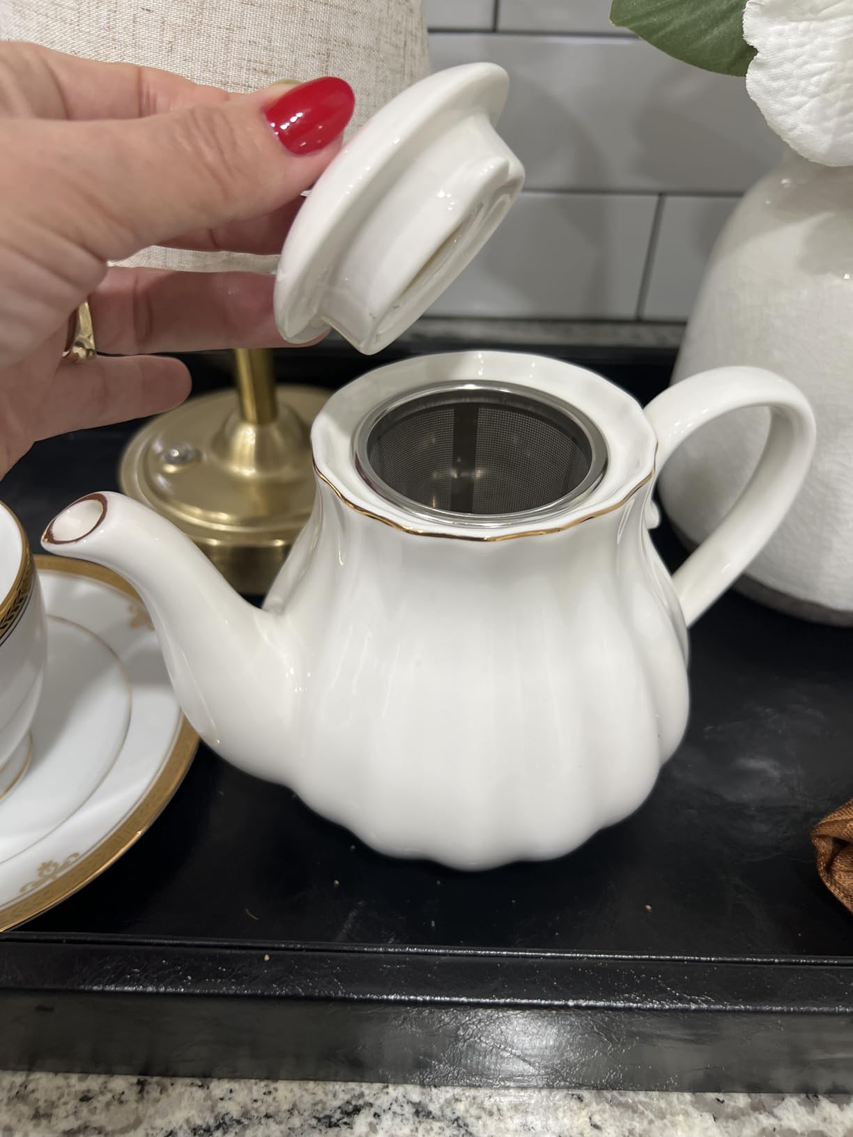 Sweejar Royal Teapot, Ceramic Tea Pot with Removable Stainless Steel Infuser, Blooming & Loose Leaf Teapot - 28 Ounce(White) customer photo 1