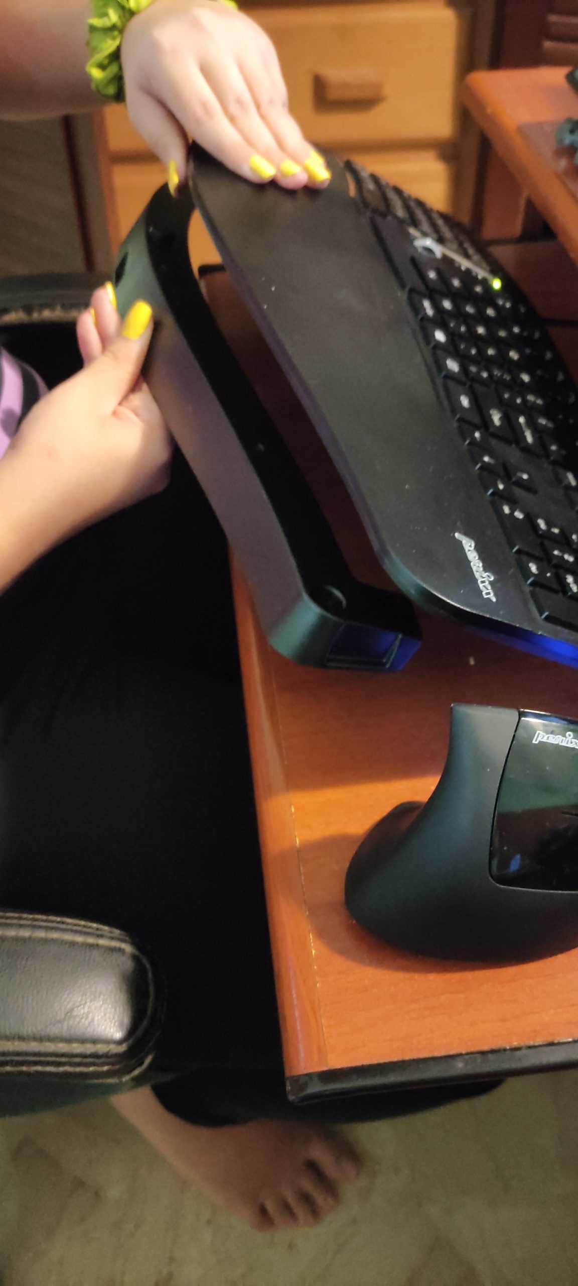 Perixx Periduo-605, Wireless Ergonomic Split Keyboard and Vertical Mouse Combo, Adjustable Palm Rest and Membrane Low Profile Keys, Black, US English Layout (11633) customer photo 2