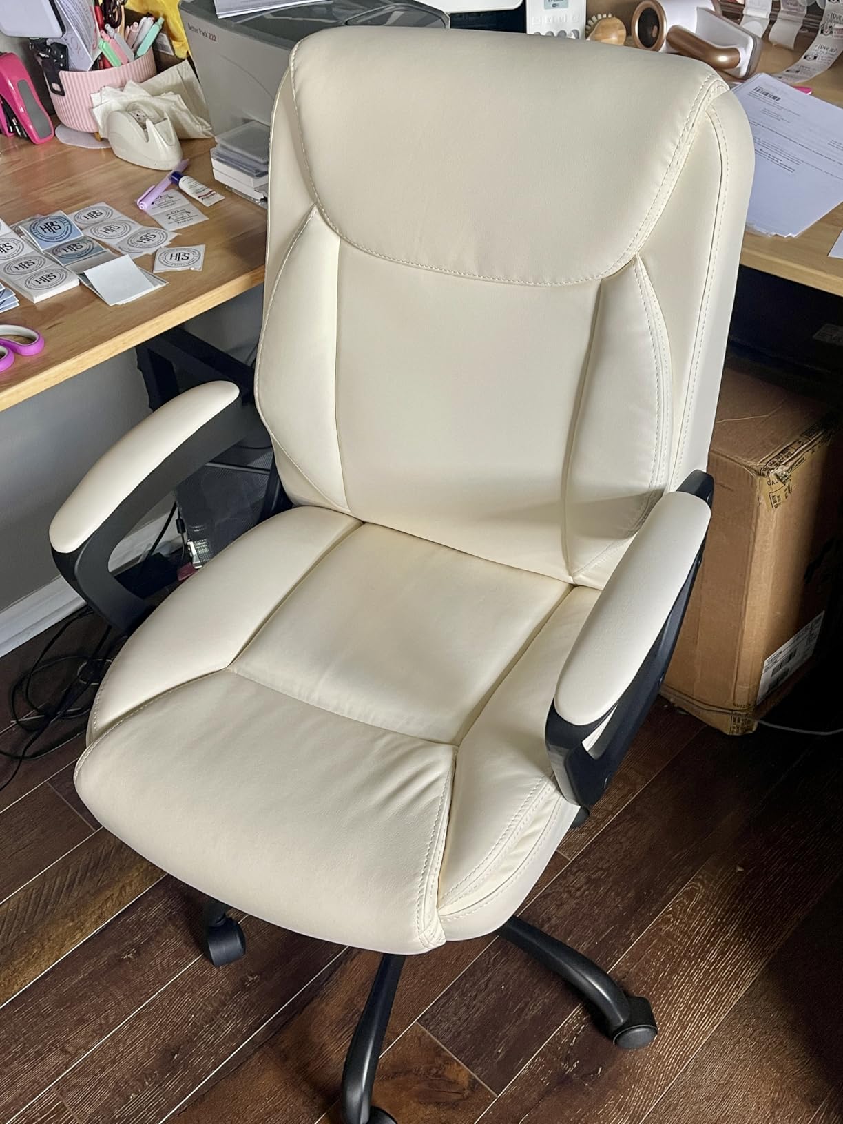 Amazon Basics Classic Puresoft PU Padded Mid-Back Office Desk Chair with Armrest, Easy Assembly, Sturdy Metal Base, Wheels, 275lb Support, 27