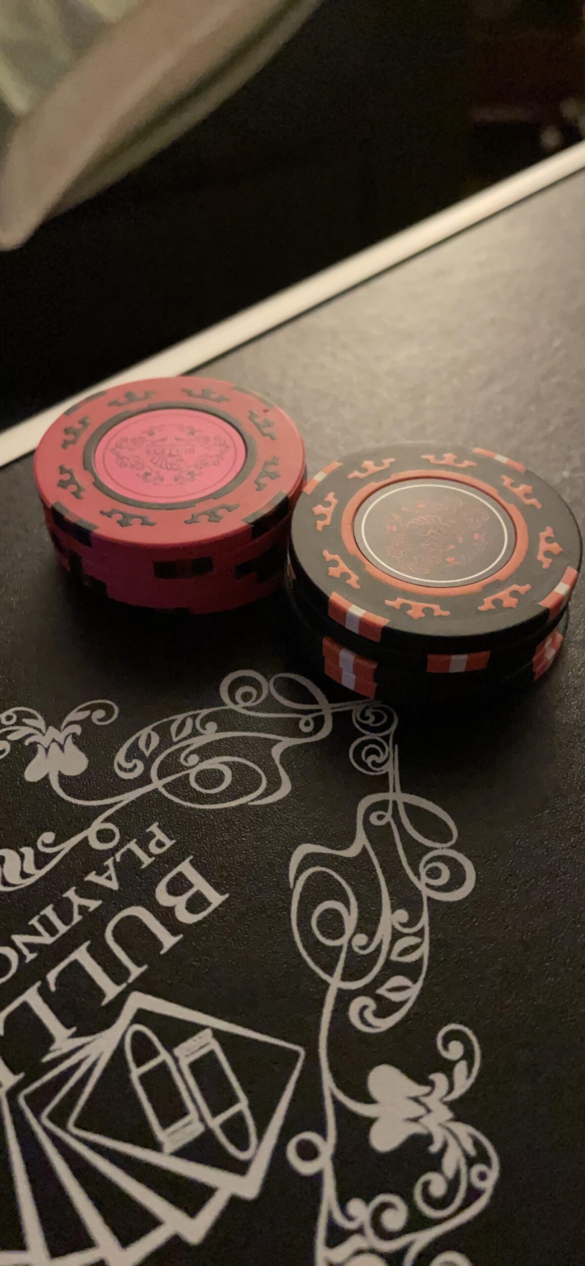 Bullets Playing Cards | Poker Set Tony | 500 Clay Poker Chips (14 g) with Aluminum Case, Plastic Playing Cards & Dice - Texas Hold'em, Numbered Values customer photo 1