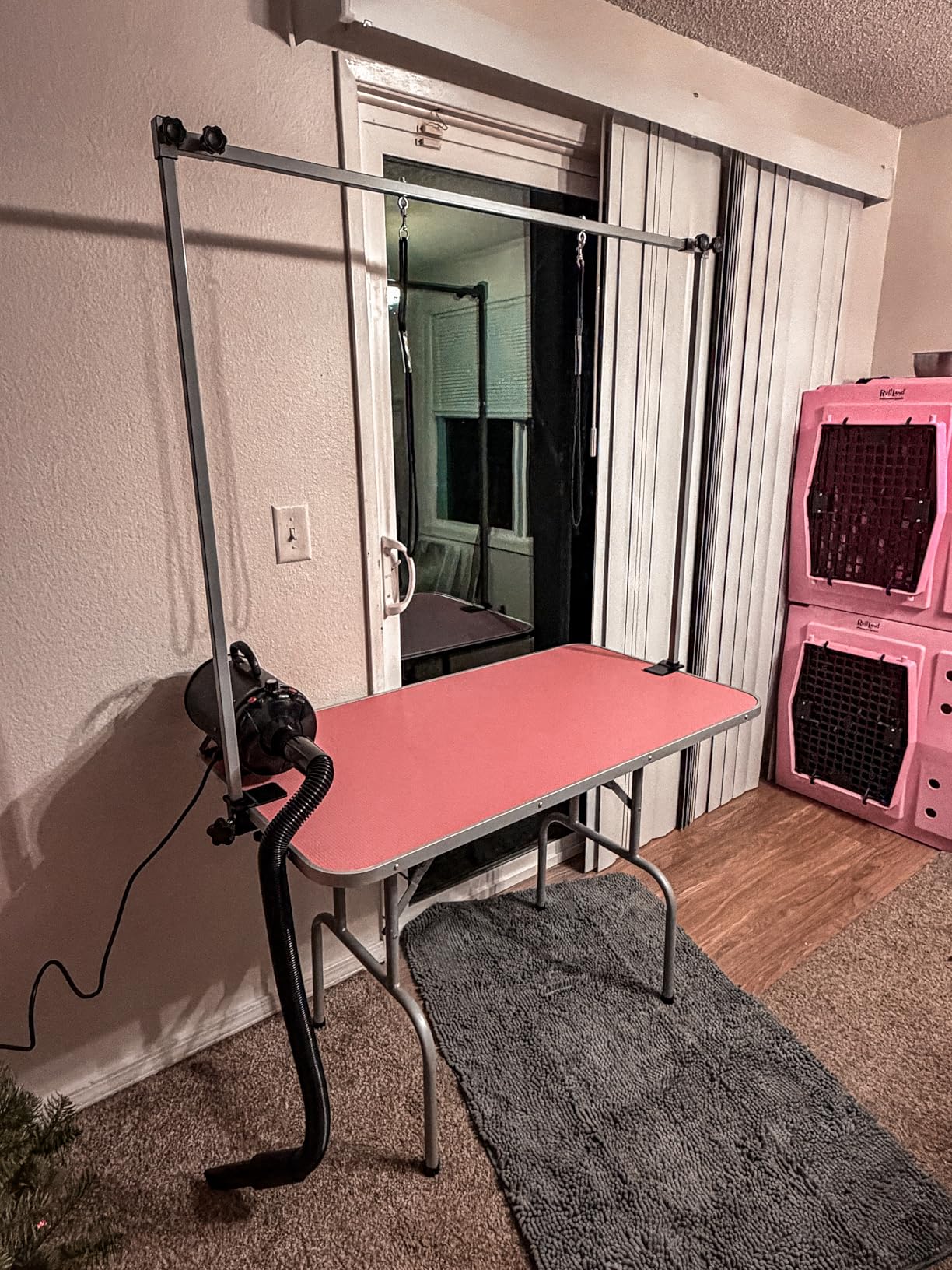 Yaheetech 46'' Pet Grooming Table for Large Dogs Adjustable Height Portable Trimming Table Drying Table w/Arm/Noose/Mesh Tray Maximum Capacity Up to 265Lb, Black customer photo 1
