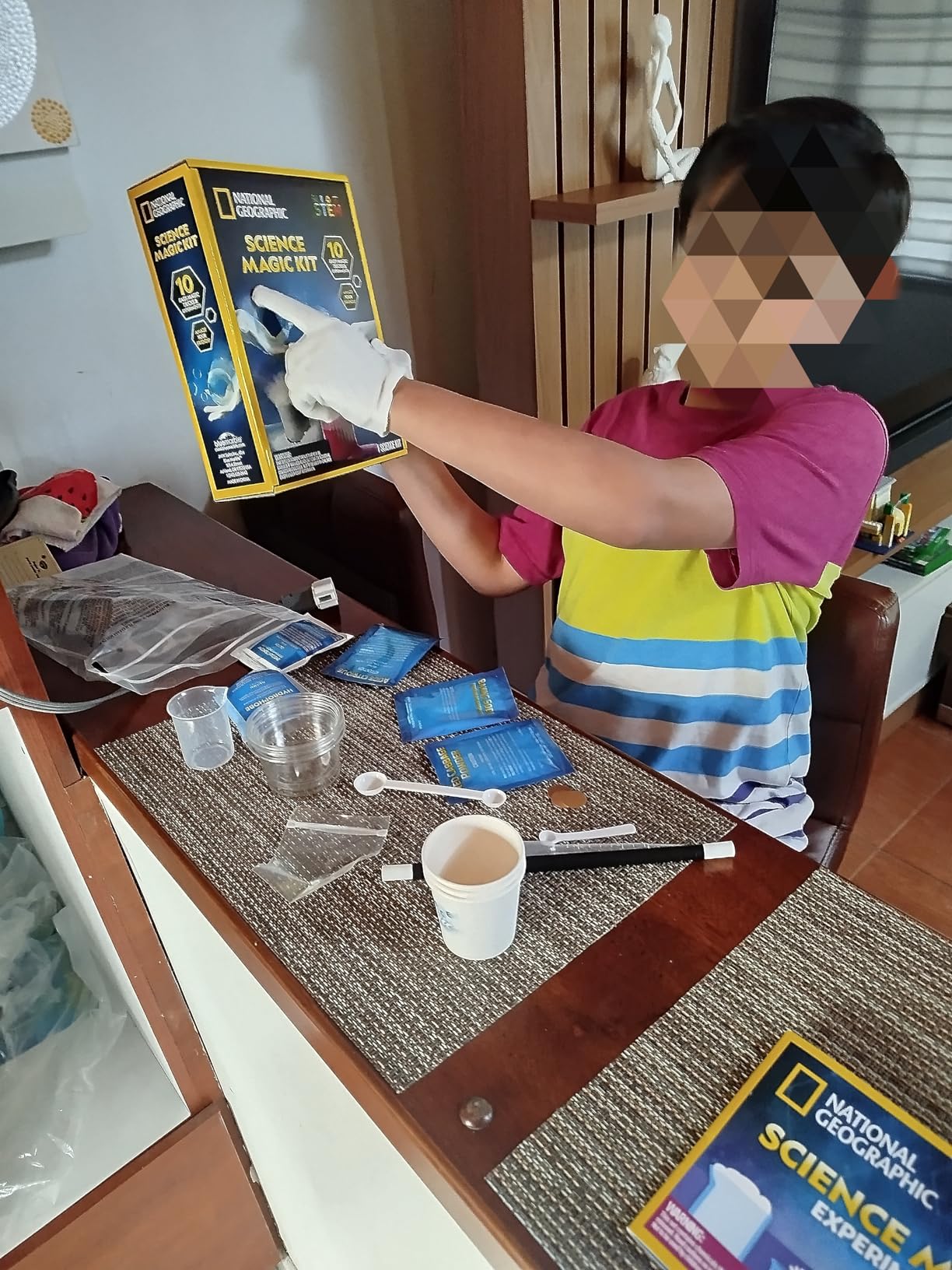 National Geographic Magic Chemistry Set - Science Kit for Kids with 10 Amazing Magic Tricks, STEM Projects and Science Experiments customer photo 1