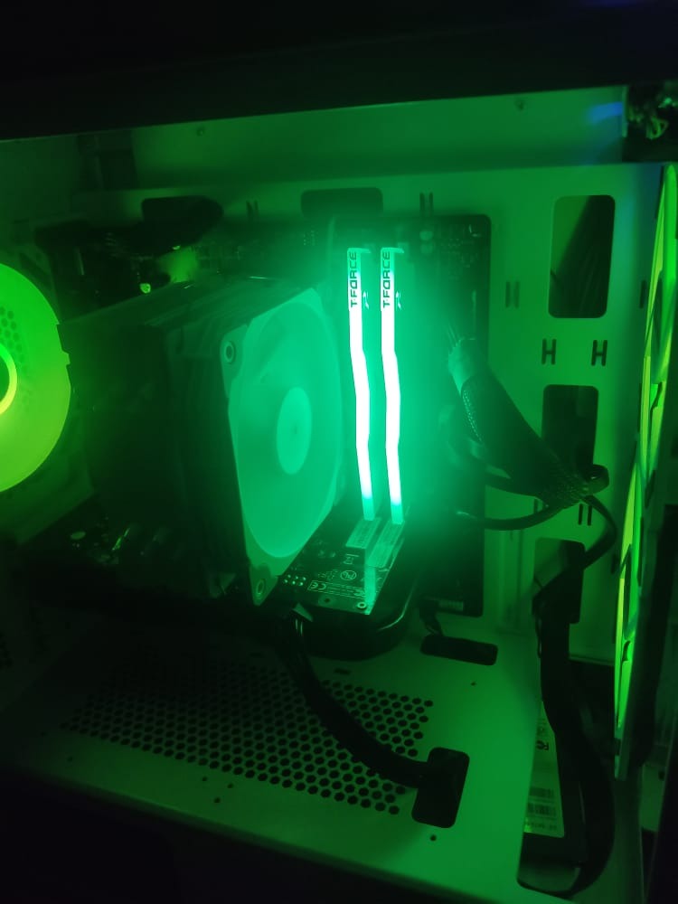 Core i5-10400F Desktop Processor 6 Cores up to 4.3 GHz Without Processor Graphics LGA1200 (Intel 400 Series chipset) 65W customer photo 1