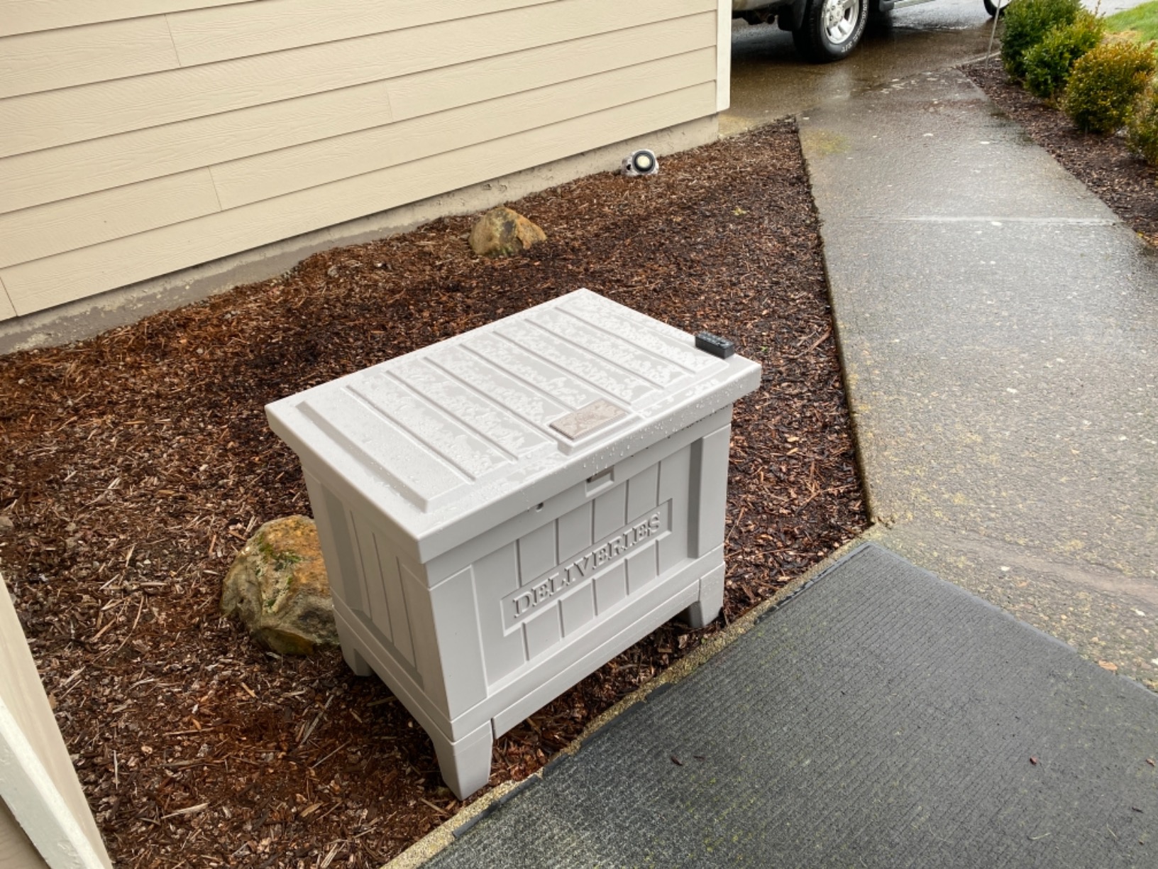 Yale Smart Delivery Box with Keypad - WiFi Package Box for Receiving and Securing Packages from any Carrier customer photo 2