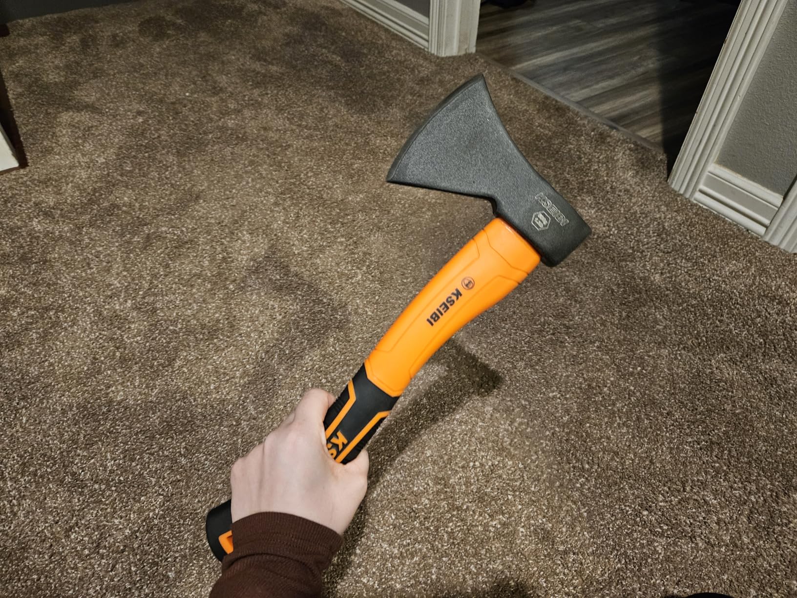 KSEIBI Wood Axe, Small Outdoor Camp Hatchet for Splitting and Kindling Wood, Forged Steel Blade with Anti-Slip and Shock Reduction Handle Great Throwing Axes and Hatchets (Modern) customer photo 2