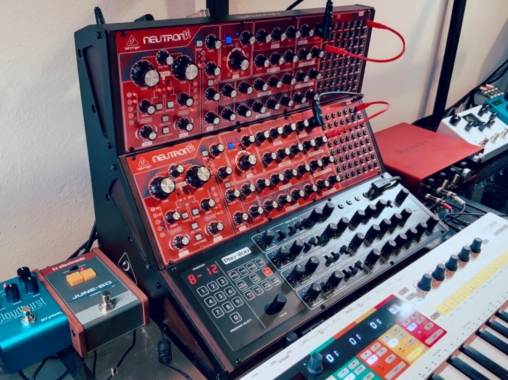Behringer EURORACK STAND (3-TIER) 3-Tier Eurorack Stand for 70, 80 and 104 HP Chassis customer photo 1