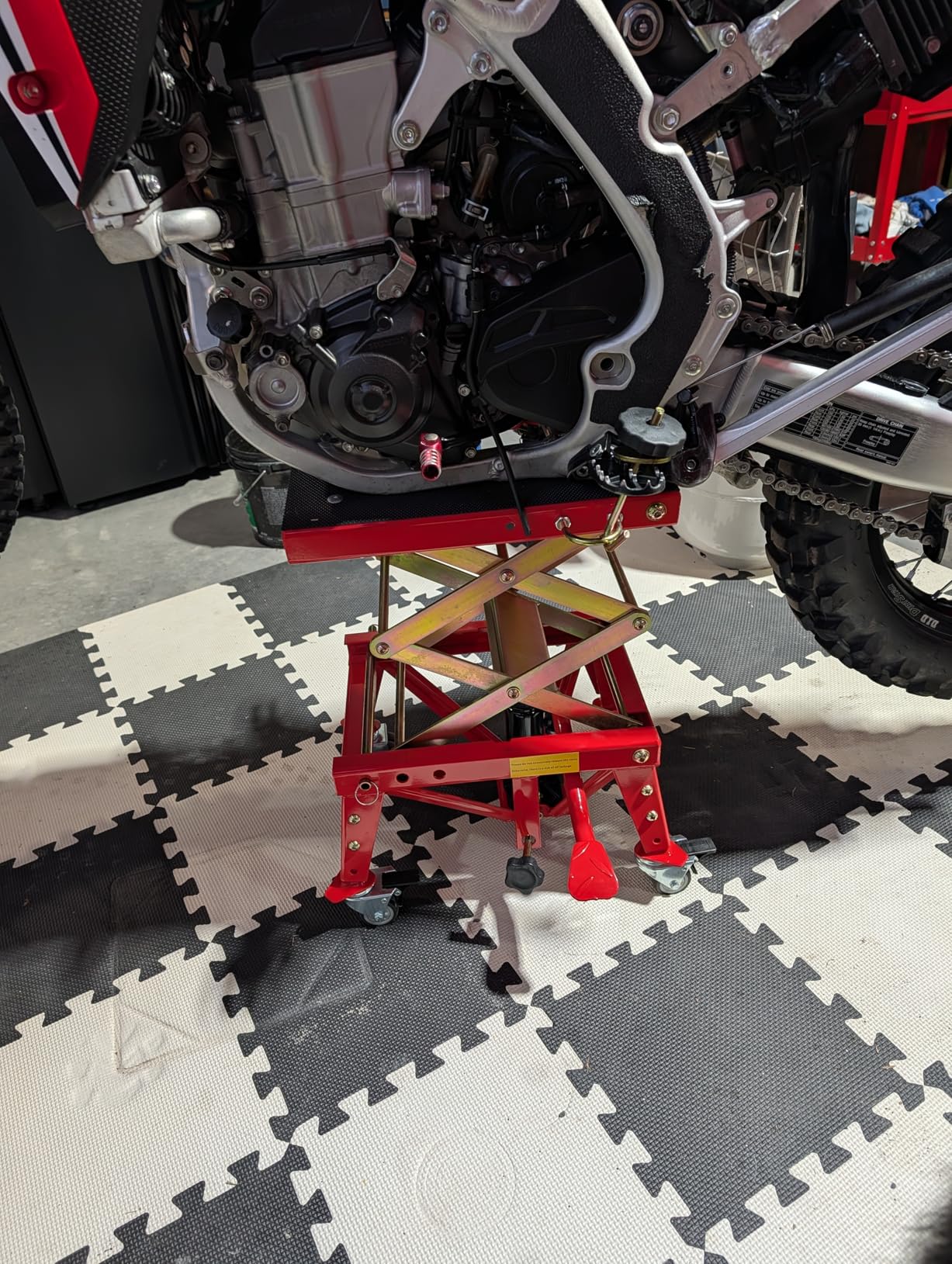 VIVOHOME 350 Lbs Heavy Duty Hydraulic Motorcycle Lift Jack, ATV Dirt Bike Foot Operated Scissor Stand Table customer photo 1