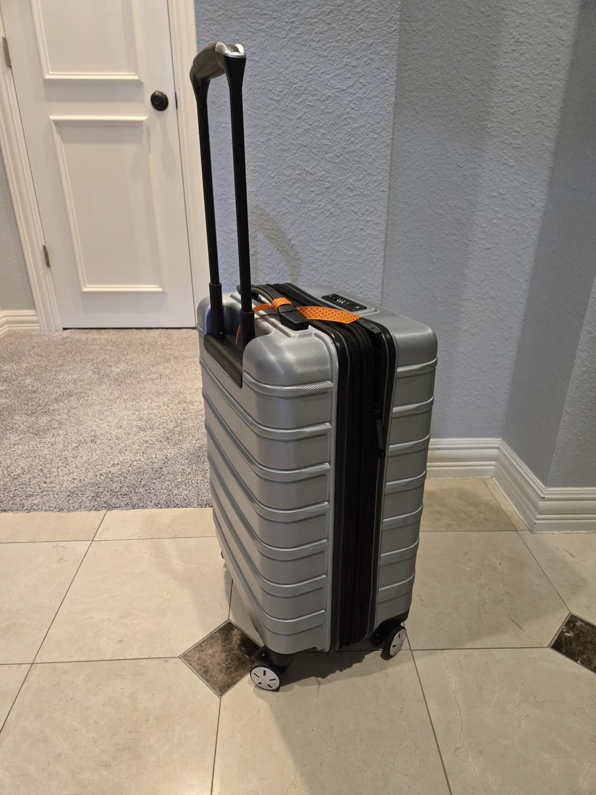 Samsonite Omni 2 Hardside Expandable Luggage with Spinner Wheels, 3-Piece Set (19/24/28), Artic Silver customer photo 2
