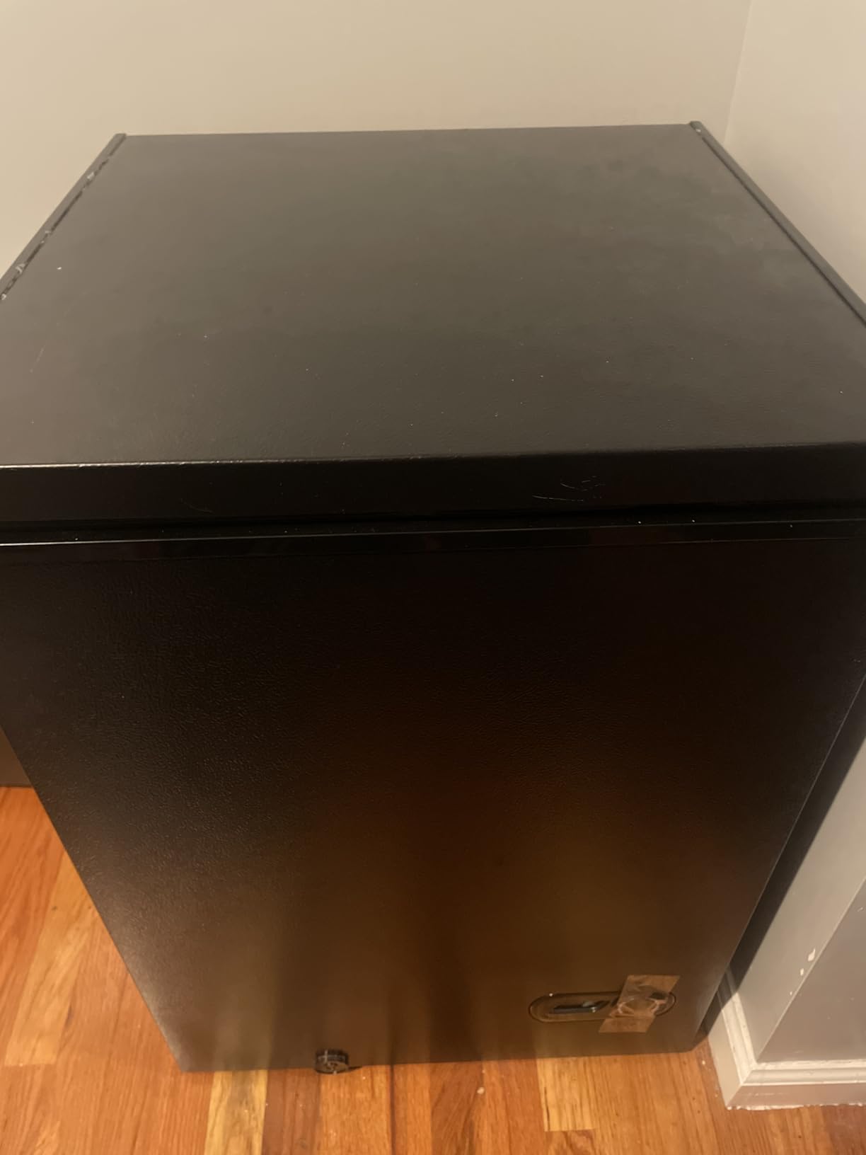 Kismile 7.0 Cubic Feet Chest Freezer with 3 Removable Basket, Free Standing Top Open Door Compact Deep Freezer with Adjustable Temperature for Home/Kitchen/Office/Garage/Bar (7.0 Cu.Ft, Black) customer photo 2