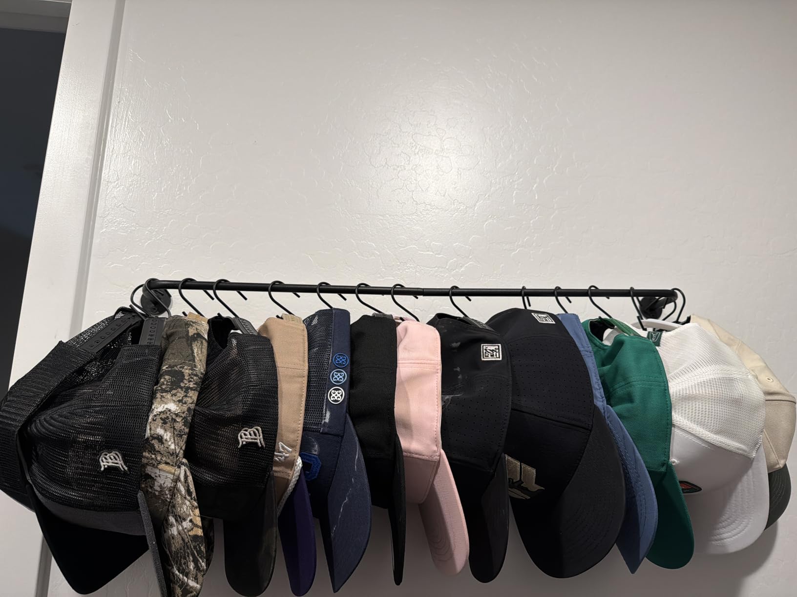 Mkono Hat Rack for Wall Baseball Cap Organizer Hanger with 20 Hooks Modern Metal Hat Holder Wall-Mounted Caps Display for Closet Door Bedroom Entryroom Laundry, Set of 2 Black customer photo 1