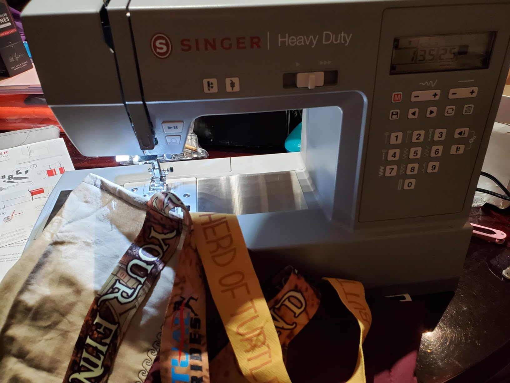 SINGER Heavy Duty 6700C Computerized Sewing Machine with Accessory Kit | Strong Motor with Enhanced Piercing Power, 411 Stitch Applications, LCD Screen customer photo 2