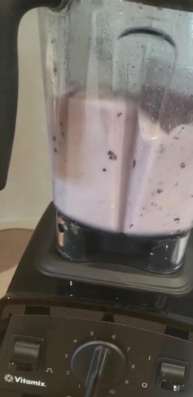 Vitamix E320 Explorian Blender Black, 64 oz customer photo 1