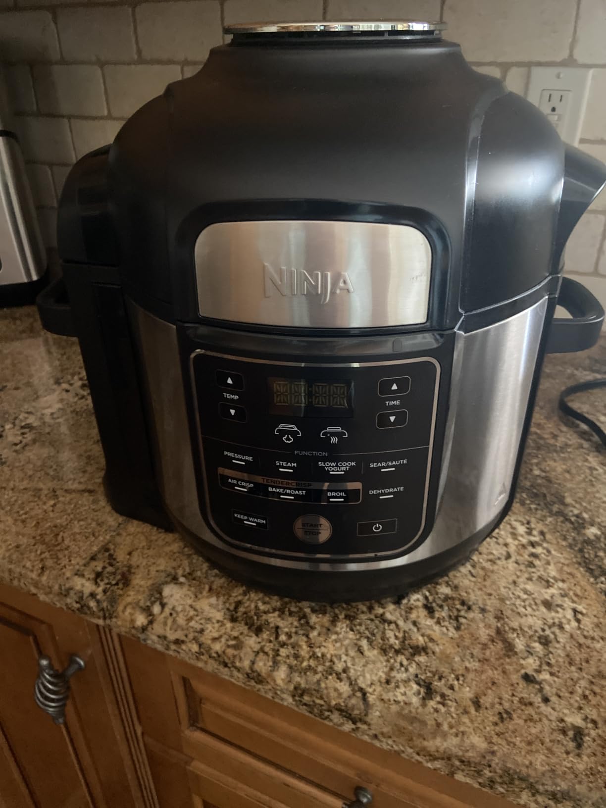 Ninja OS301/FD305CO Foodi 10-in-1 Pressure Cooker and Air Fryer with Nesting Broil Rack, 6.5-Quart Capacity, and a Stainless Finish (Renewed) customer photo 1