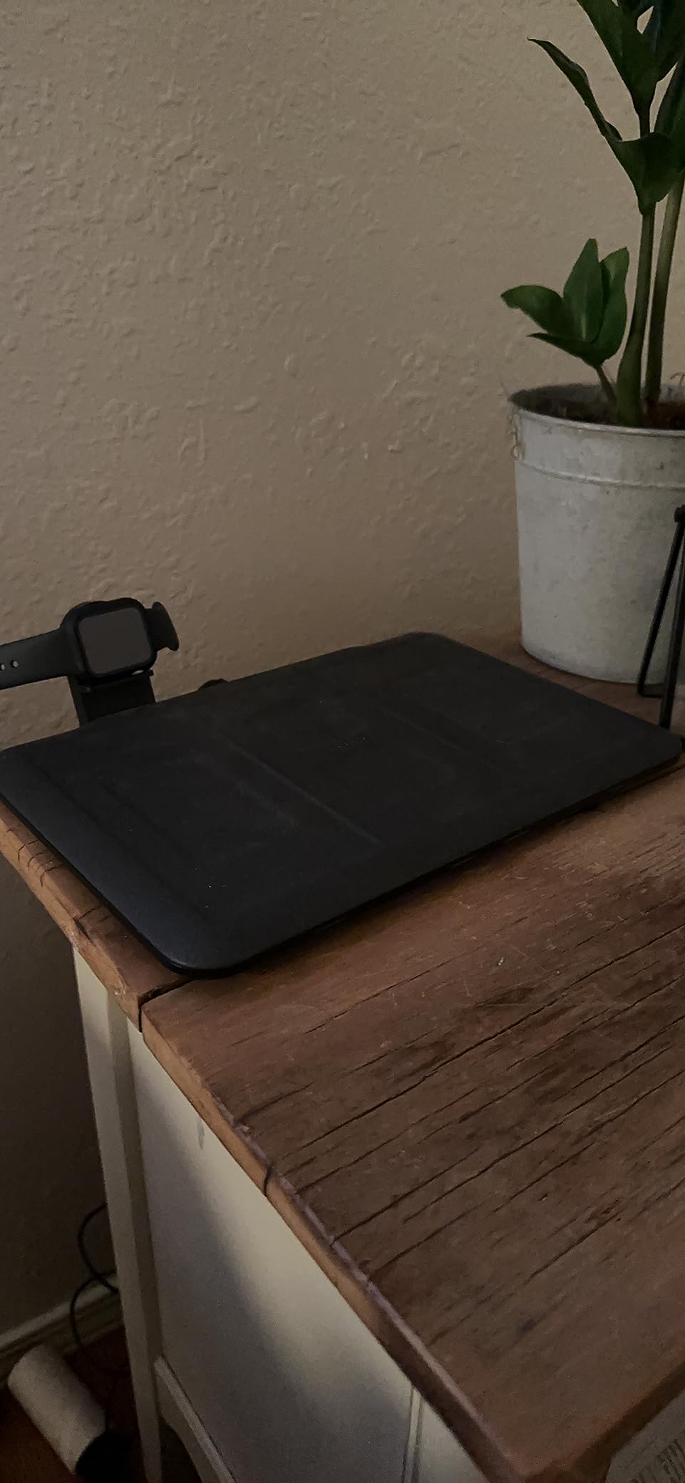 mophie 4-in-1 Wireless Charging Mat for Apple iPhone, AirPods & Watch, Samsung Galaxy, Google Pixel, and All Qi-Enabled Devices, Additional USB-A Port, Intuitive Design, Includes Apple Watch Stand customer photo 2