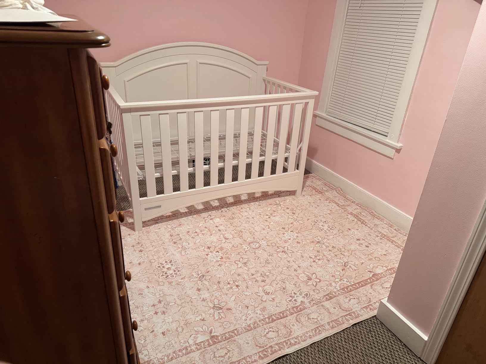 Delta Children Perry 6-in-1 Convertible Crib - Greenguard Gold Certified, Bianca White customer photo 2