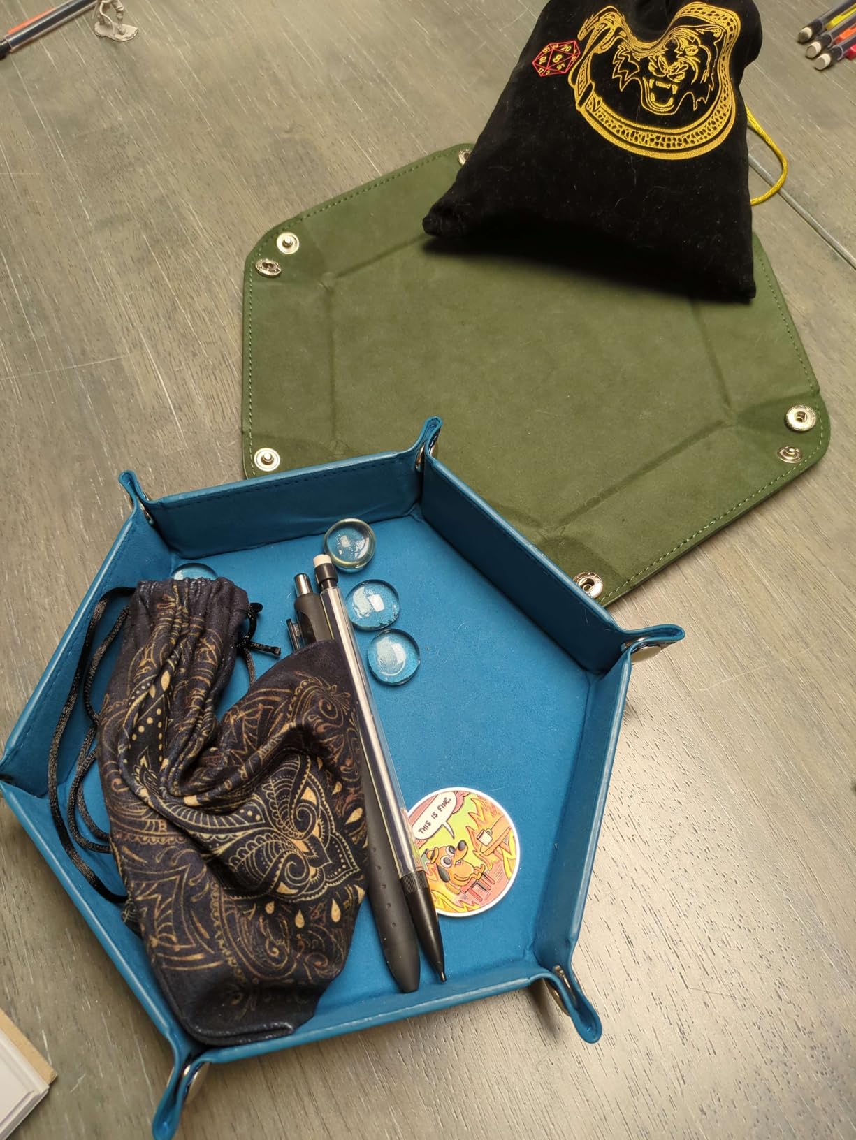 SIQUK 2-Piece Dice Tray - PU Leather Folding Hexagon Dice Holder for RPG, DND and Other Table Games (Camel and Black) customer photo 2