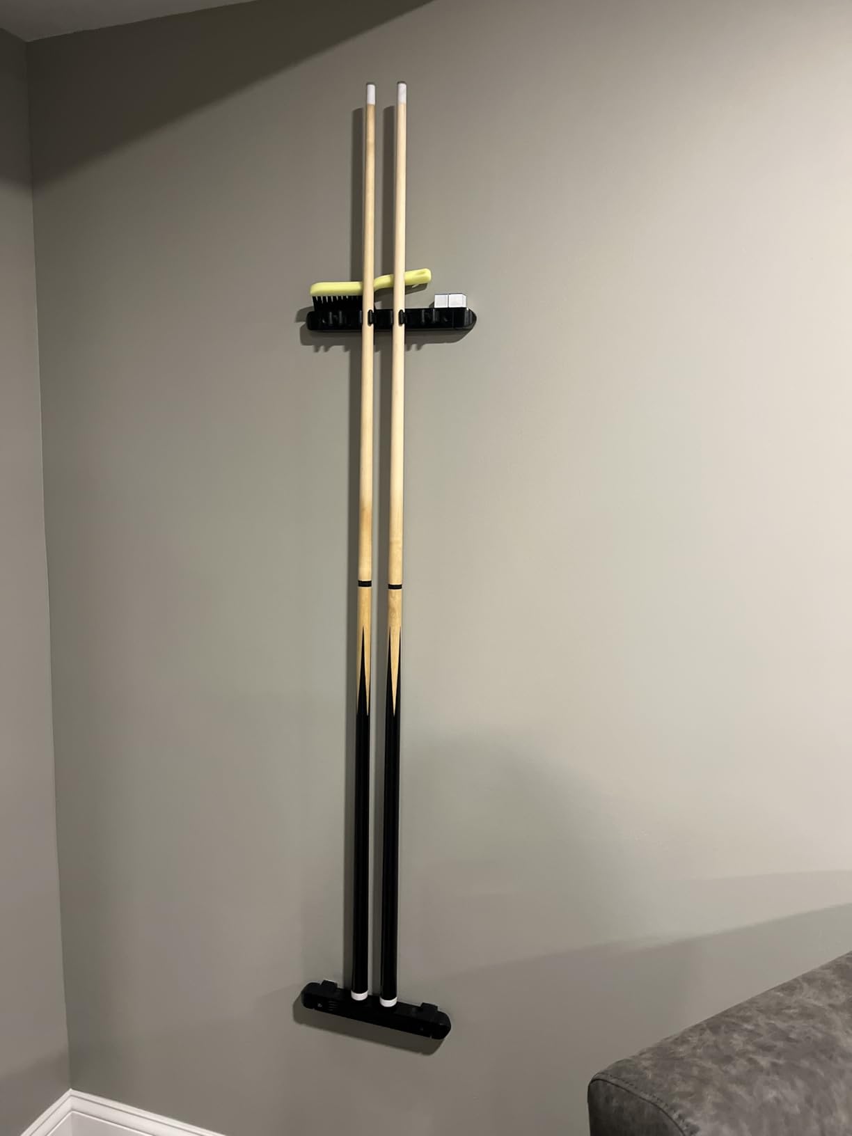 Wall Mounted Billiard/Pool Cue Rack (Black / 4 Cues) customer photo 1