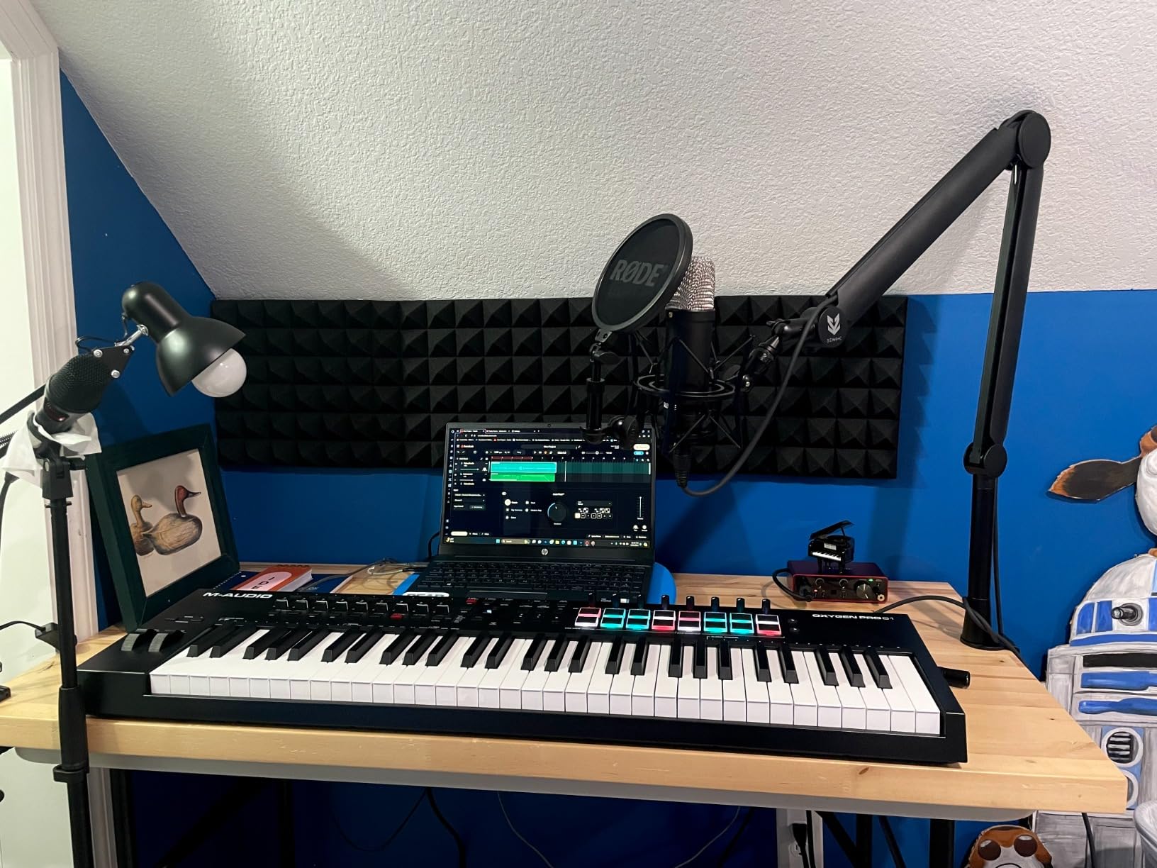 M-Audio Oxygen Pro 61 Key USB MIDI Keyboard Controller With Beat Pads, MIDI-assignable Knobs, Buttons and Faders, and Native Instruments Sound Package (NKS Integration) customer photo 1