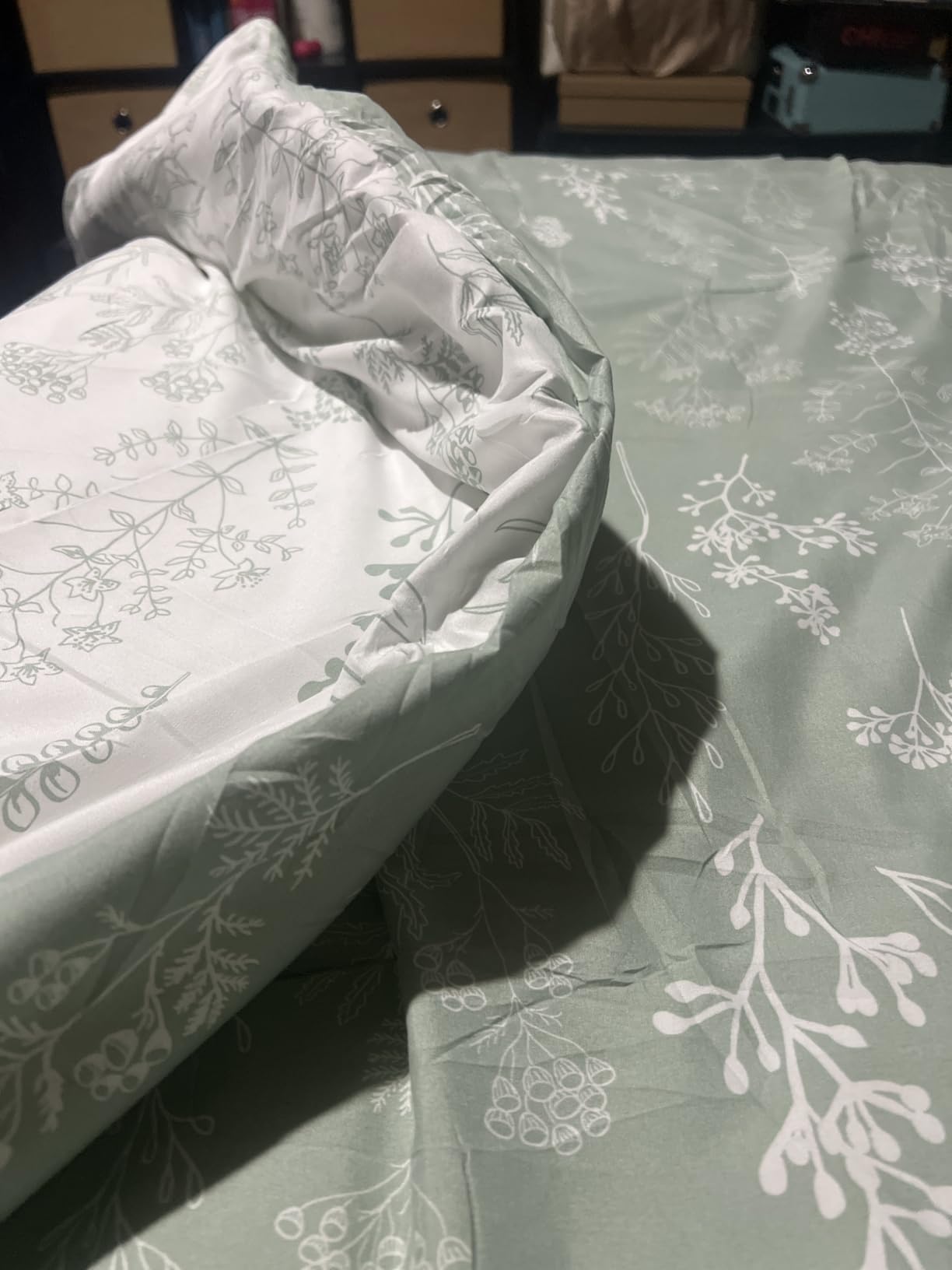 Bedsure Queen Comforter Set - Sage Green Bed Set, 3 Pieces Lightweight Summer Cute Floral Bedding, 1 Soft Reversible Botanical Flowers Comforter and 2 Pillow Shams customer photo 1