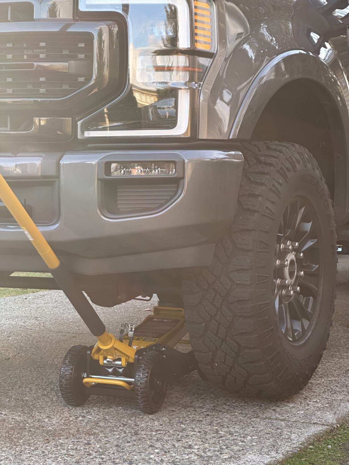 Cat 3 Ton Big Wheel Off Road Hybrid Jack 240330 customer photo 1