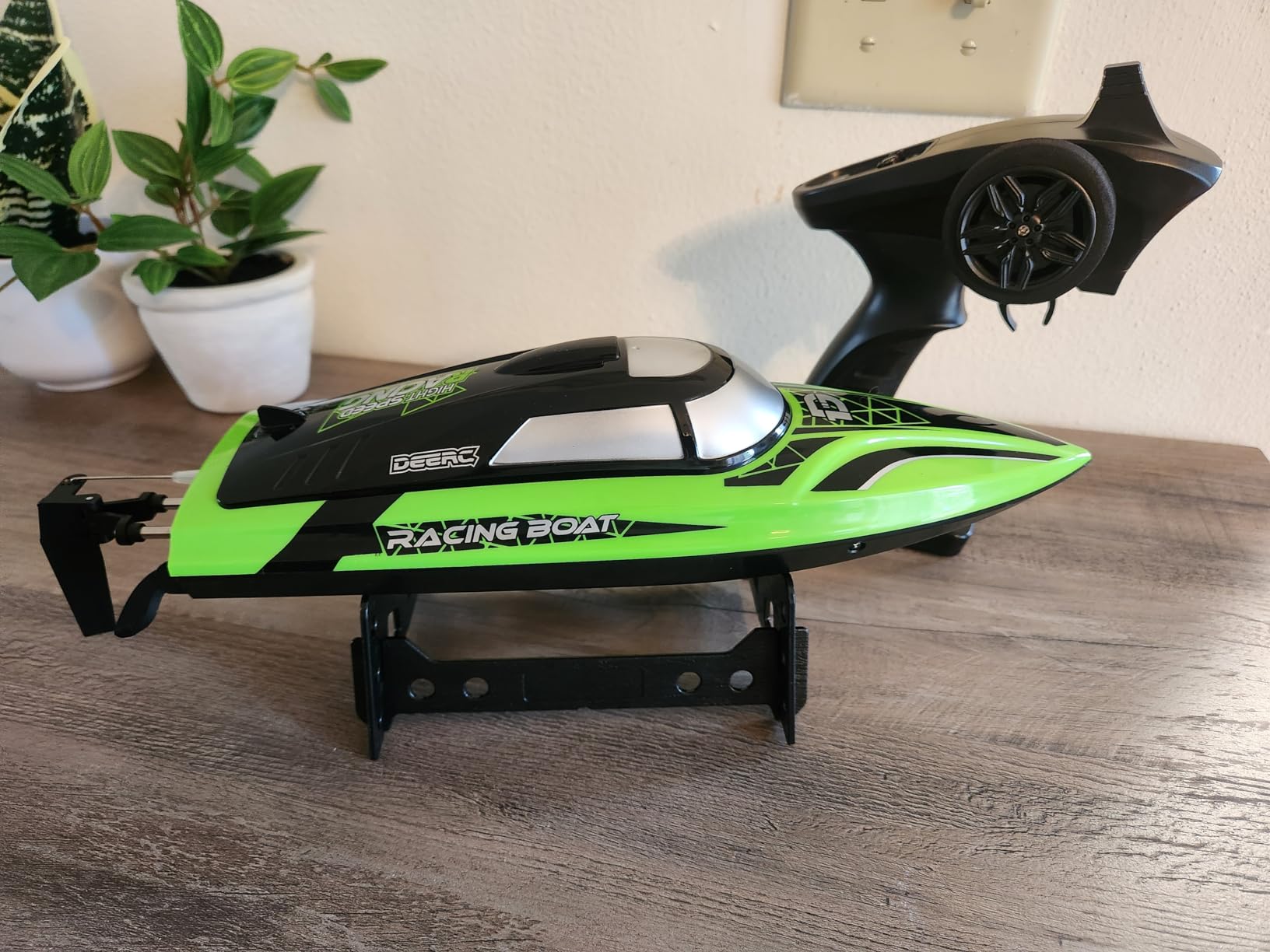 DEERC RC Boat with LED Light, 30+ Mins Runtime, Self Righting Remote Control Boat for Pools & Lakes, 20+ MPH, 2.4GHz Racing Boats, 2 Batteries customer photo 2