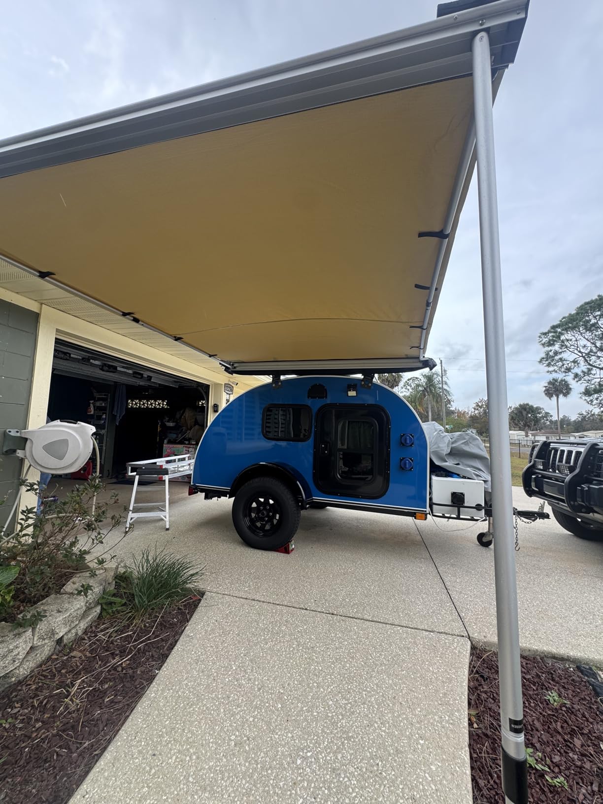 Timber Ridge Car Awning Camper Awning 8.2X6.5ft Truck Tent Waterproof PU10000mm UV50+ Rooftop Overland Camping, Retractable Side Tent Shade for Car/SUV/Truck/Van, Beige customer photo 1