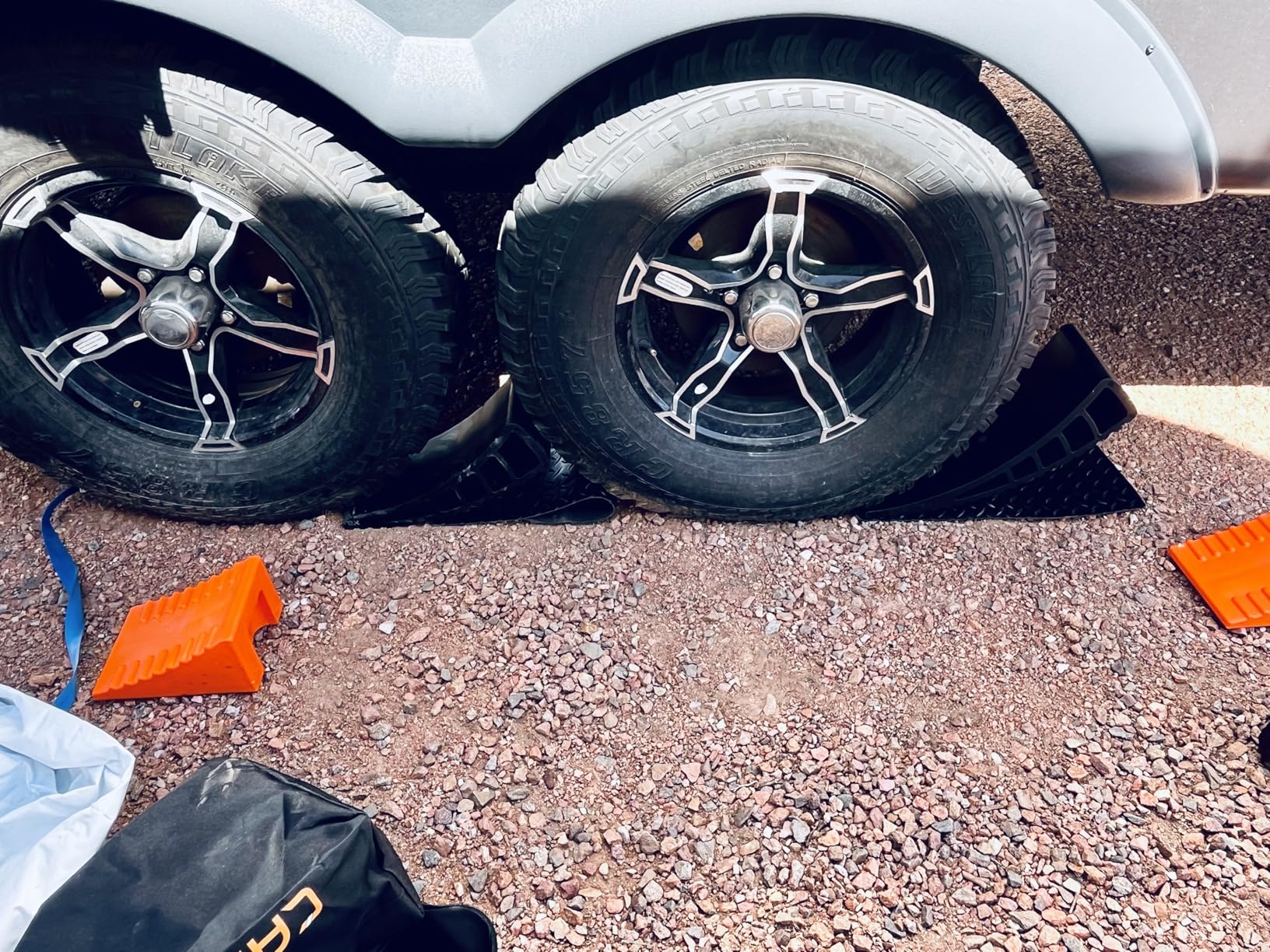 CARMTEK Camper Leveler Premium Kit - Curved RV Levelers with Camper Wheel Chocks, Rubber Mats and Carry Bag customer photo 2