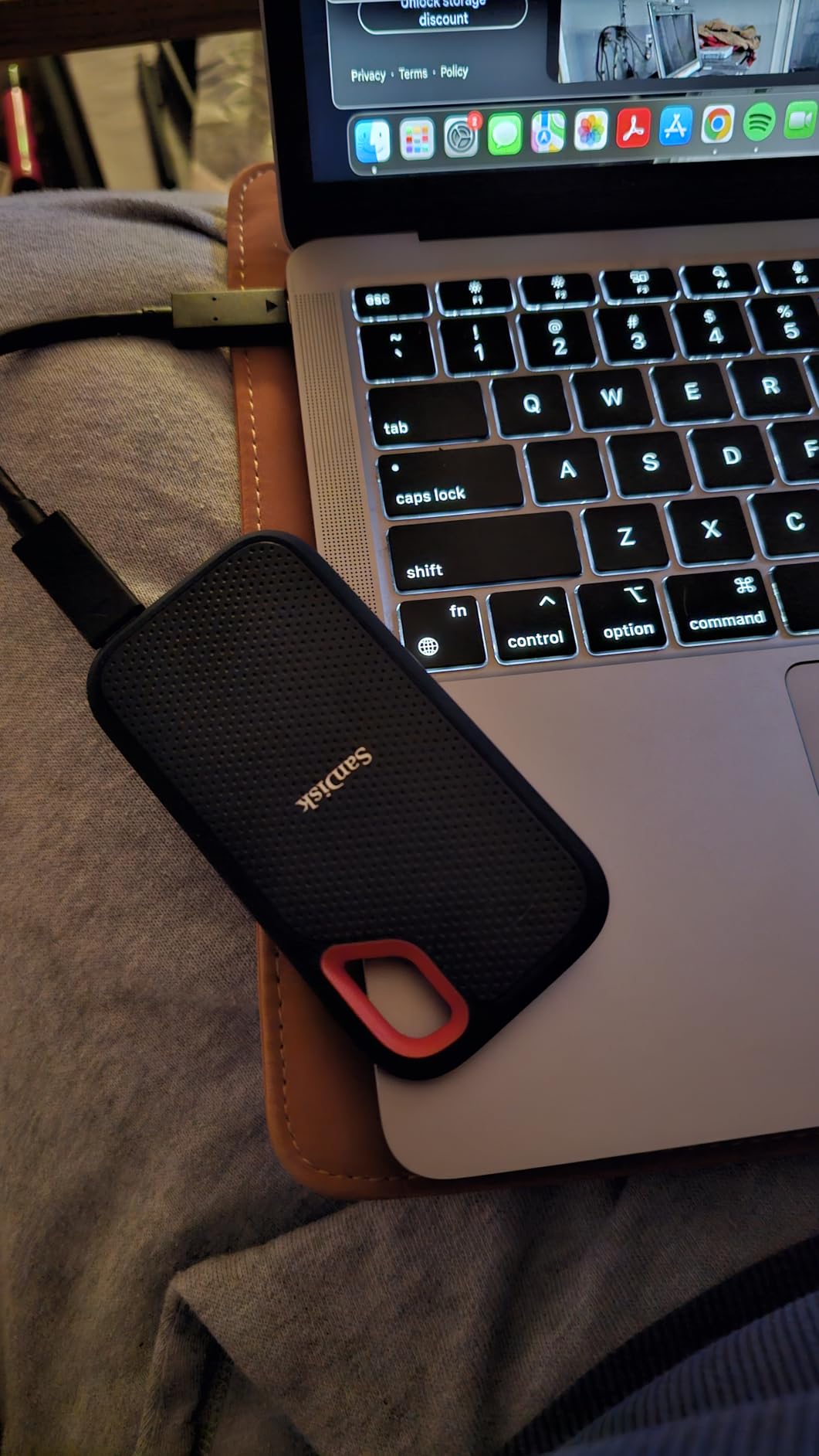 SanDisk 4TB Extreme Portable SSD - Up to 1050MB/s, USB-C, USB 3.2 Gen 2, IP65 Water and Dust Resistance - SDSSDE61-4T00-G25 customer photo 1