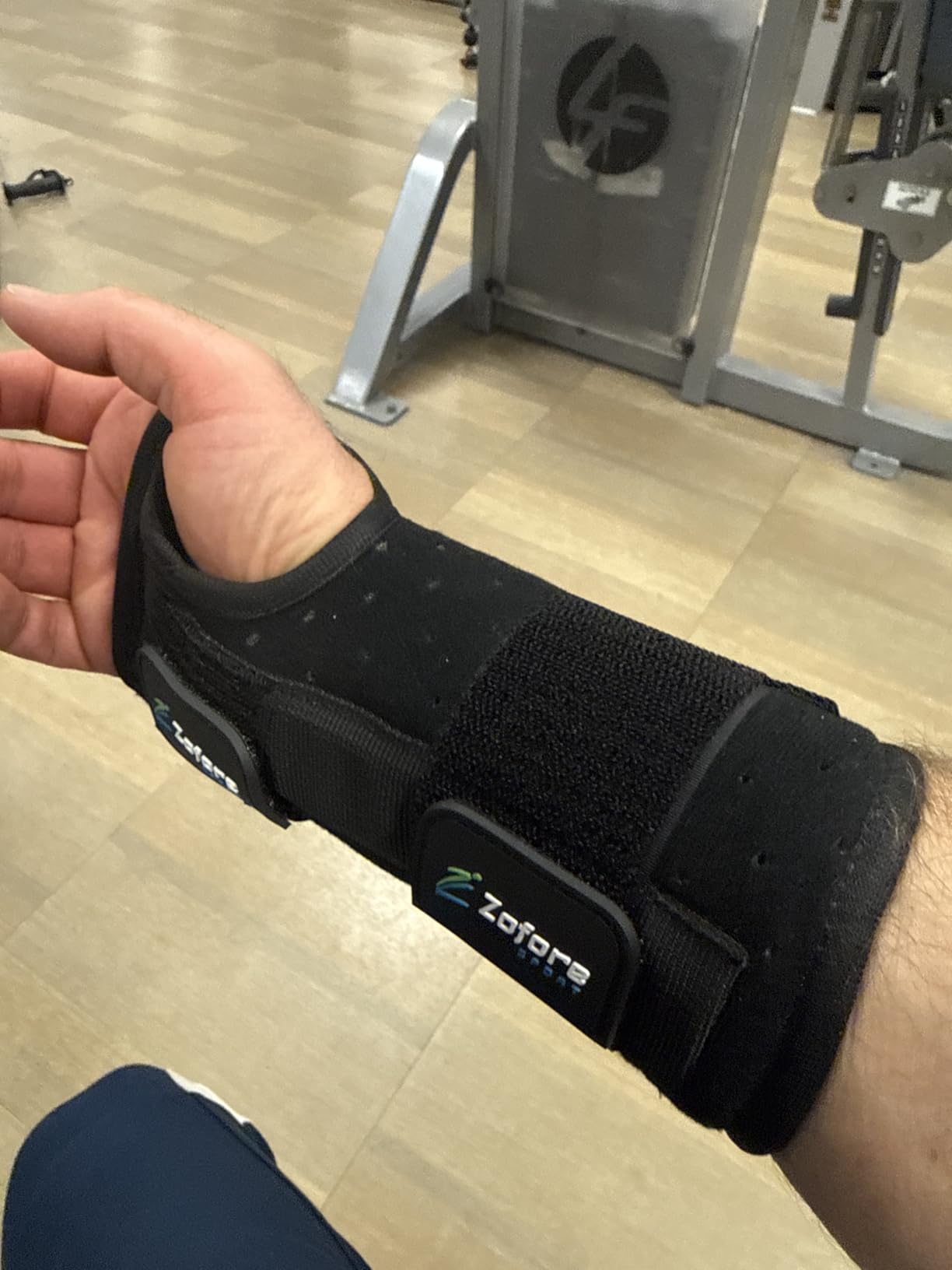 Carpal Tunnel Wrist Brace Night Support and Metal Splint Stabilizer [Single] - Helps Relieve Tendinitis Arthritis Carpal Tunnel Syndrome Pain - Reduces Recovery Time for Men Women - Right (S/M) customer photo 1