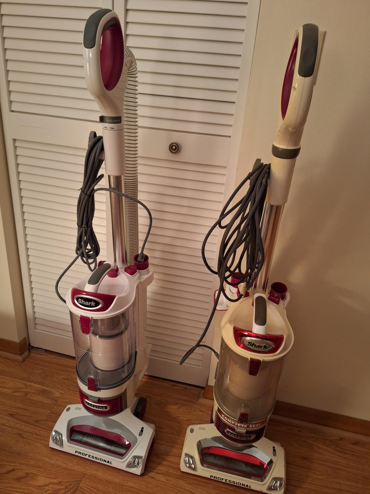 Shark Upright Vacuum, Navigator Lift-Away with Self-Cleaning Brushroll, HEPA Filter, Swivel Steering, Upholstery Tool & Pet Crevice Tool, Perfect for Pets & Multi-Surface, Teal, ZU503AMZ customer photo 2