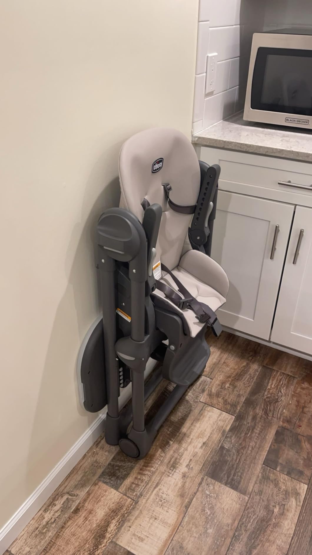 Chicco Polly Foldable High Chair for Babies and Toddlers, Space-Saving | Taupe, 5-point harness, 3-position recline, 7 height=