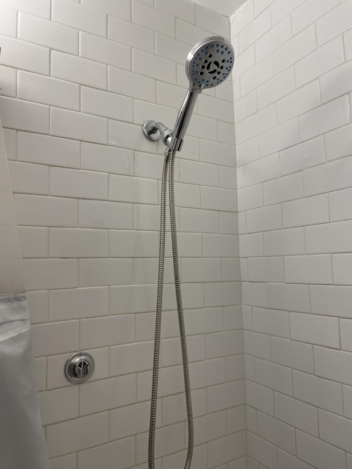 AquaCare High Pressure 8-mode Handheld Shower Head - Anti-clog Nozzles, Built-in Power Wash to Clean Tub, Tile & Pets, Extra Long 6 ft. Stainless Steel Hose, Wall & Overhead Brackets customer photo 1