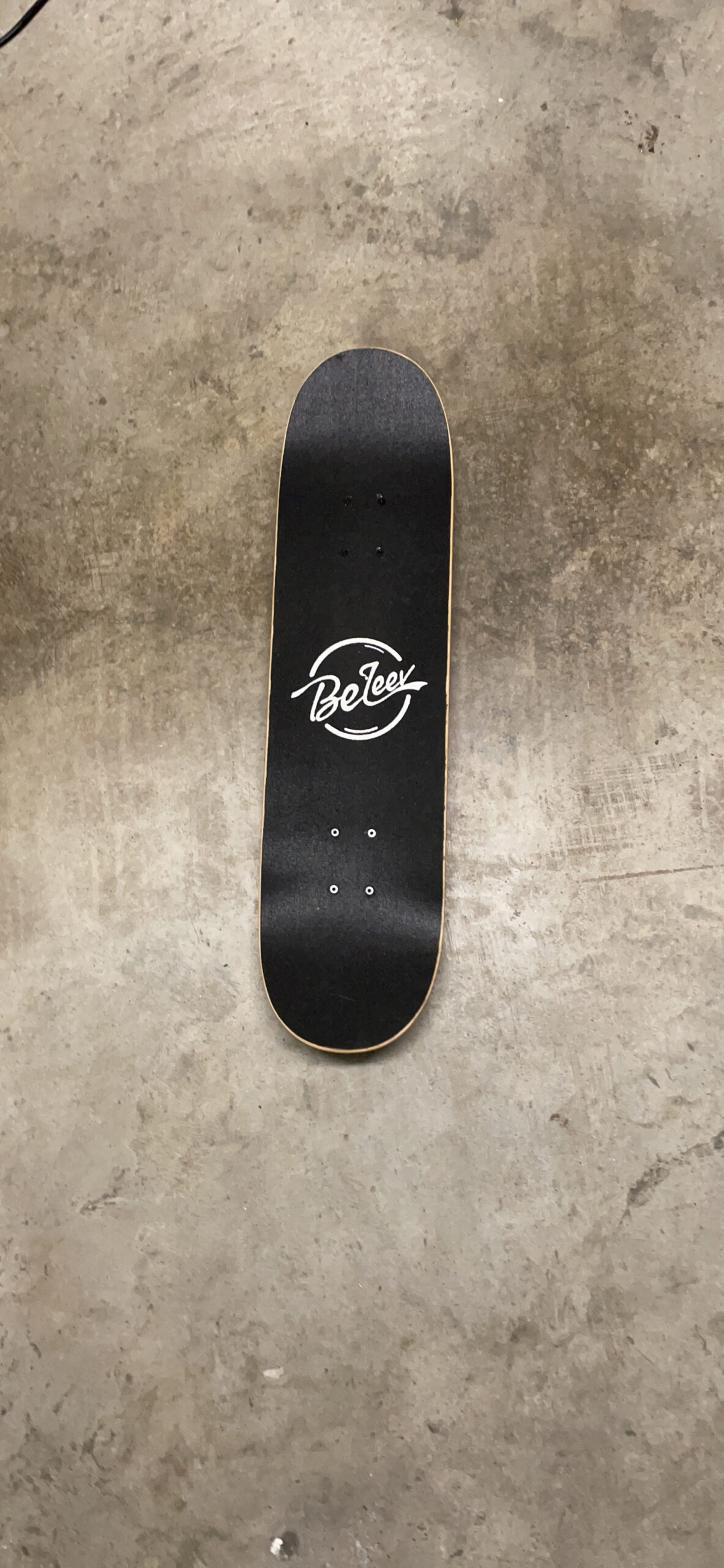 BELEEV Skateboards for Beginners, 31 x 8 inch Complete Skateboard for Kids Teens Adults, 7 Layer Canadian Maple Double Kick Deck Concave Cruiser Trick Skateboard with Multifunction Skate T-Tool customer photo 1