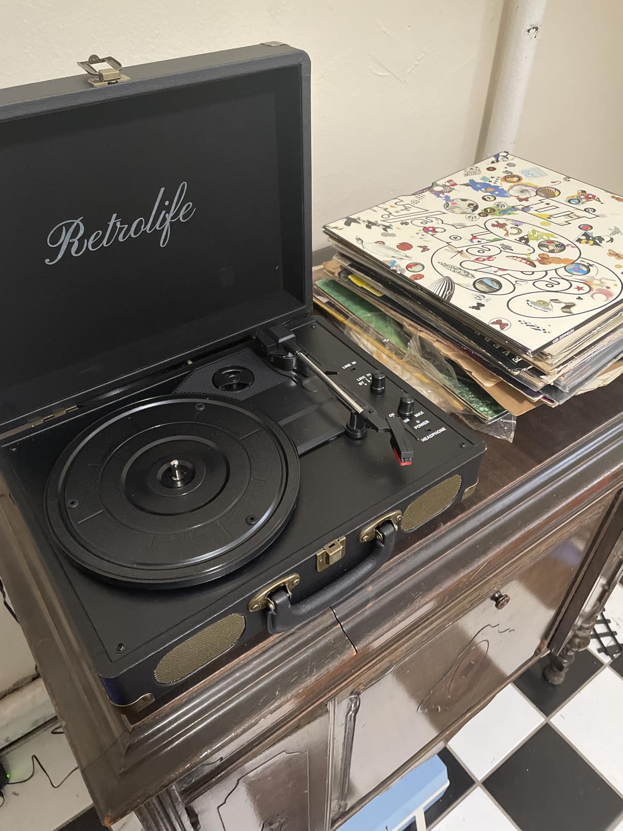 Retrolife Vinyl Record Player 3-Speed Bluetooth Suitcase Portable Belt-Driven Record Player with Built-in Speakers RCA Line Out AUX in Headphone Jack Vintage Turntable, Black customer photo 1