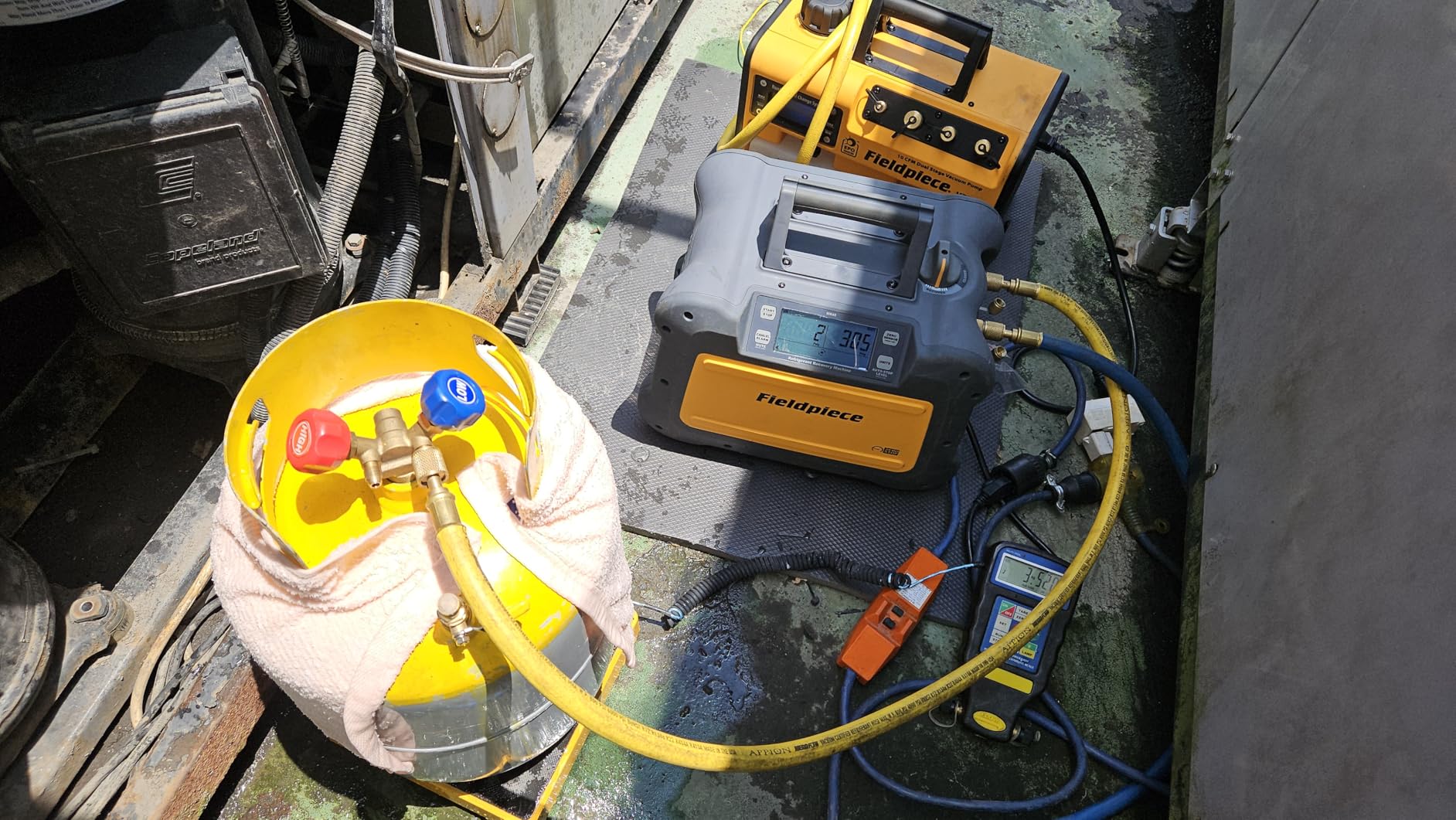 Fieldpiece VPX7 Vacuum Pump - 10 CFM, ¾ HP DC Motor, RunQuick Oil Change System - Portable - Professional HVAC Tool - A2L Compatible customer photo 1