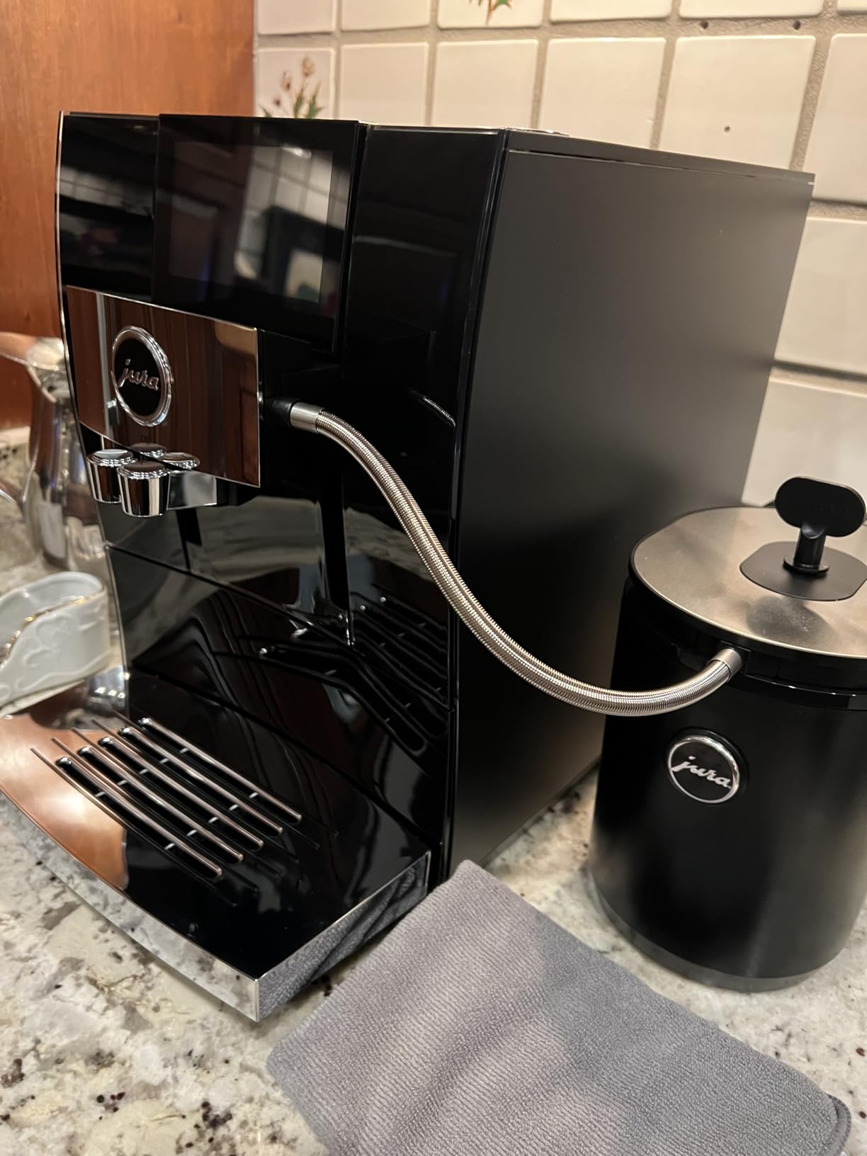 Jura Z10 Aluminum White Automatic Coffee Machine customer photo 2