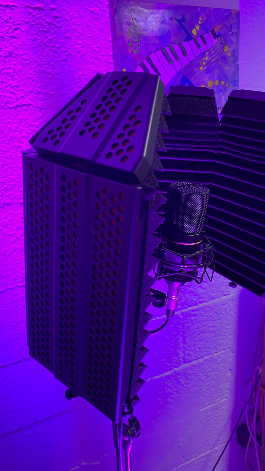 XTUGA Recording Microphone Isolation Shield, High Density Absorbent Foam 5 Panels to Filter Vocal, Top Enclosed Foldable Soundproof Cover for Condenser Studio Equipment MIS02 customer photo 1