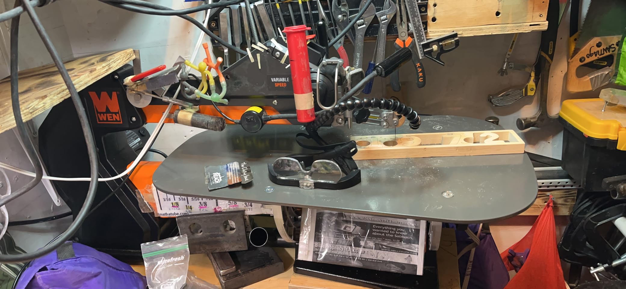 WEN LL2156 21-Inch 1.6-Amp Variable Speed Parallel Arm Scroll Saw with Extra-Large Dual-Bevel Steel Table customer photo 2
