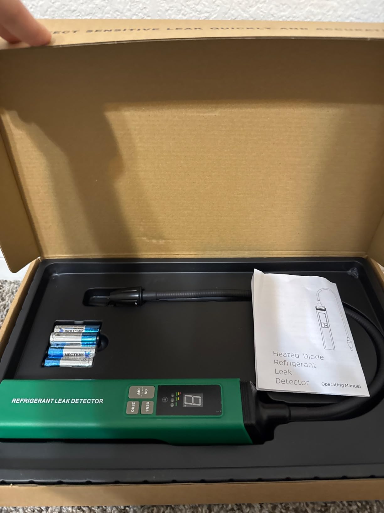 Electronic Refrigerant Leak Detector with UV & LED Light, Aprvtio WJL-6000PRO Freon Leak Detector for HVAC & Automotive AC, Adjustable Sensitivity 0.14 oz/yr for R410A R134a R22 CFC HCFC HFC customer photo 2
