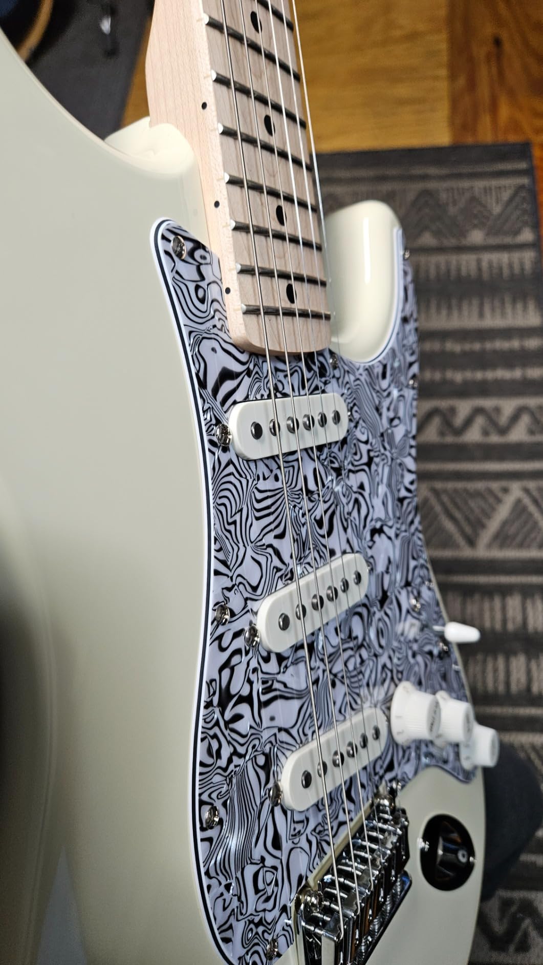 Squier Affinity Series Stratocaster Packs Electric Guitar, Charcoal Frost Metallic, Laurel Fingerboard customer photo 1