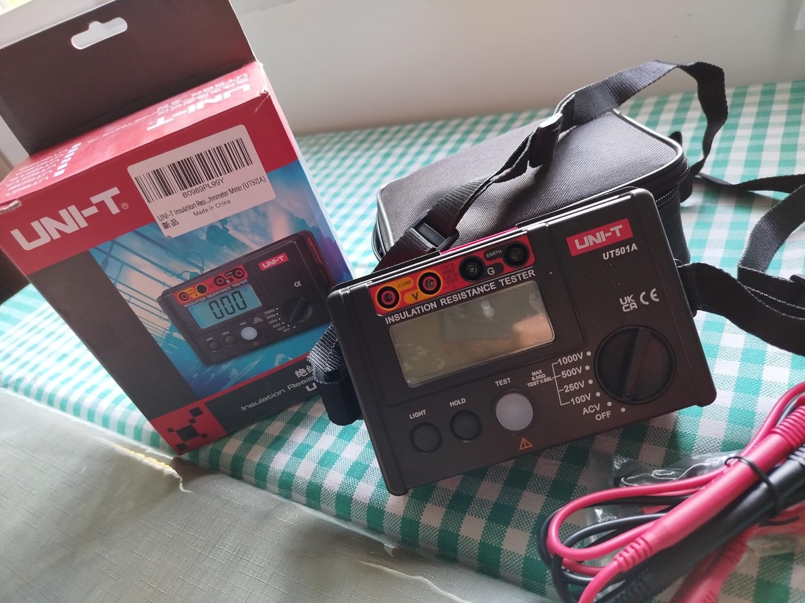UNI-T 2500V Insulation Megger Tester Megohmmeter, Ground Resistance Tester Meter 0 Megohm to 20GΩ with AC 500V/1000V Testing Voltage & LCD Display Backlight(UT502A) customer photo 1